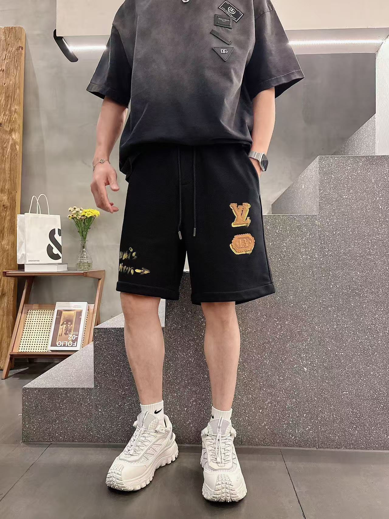 LV* 25ss Hand-Painted Logo Leisure Shorts: Comfortable, Stylish, Custom Fabrics, Fresh Colors - 图片 7
