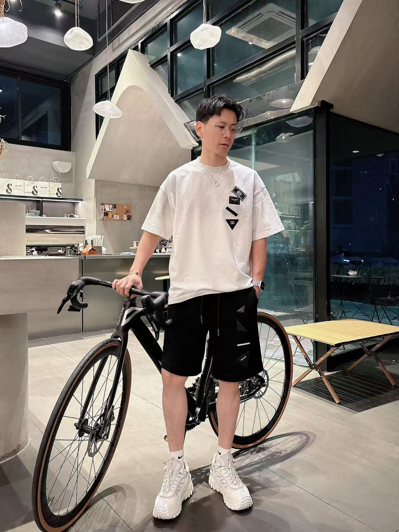 普拉达* 𝟐6𝐬s 春夏休闲短裤 定制面料 手绘定制标 品牌经典LOGO 工艺精致 休闲百搭 【𝐒𝐢𝐳𝐞