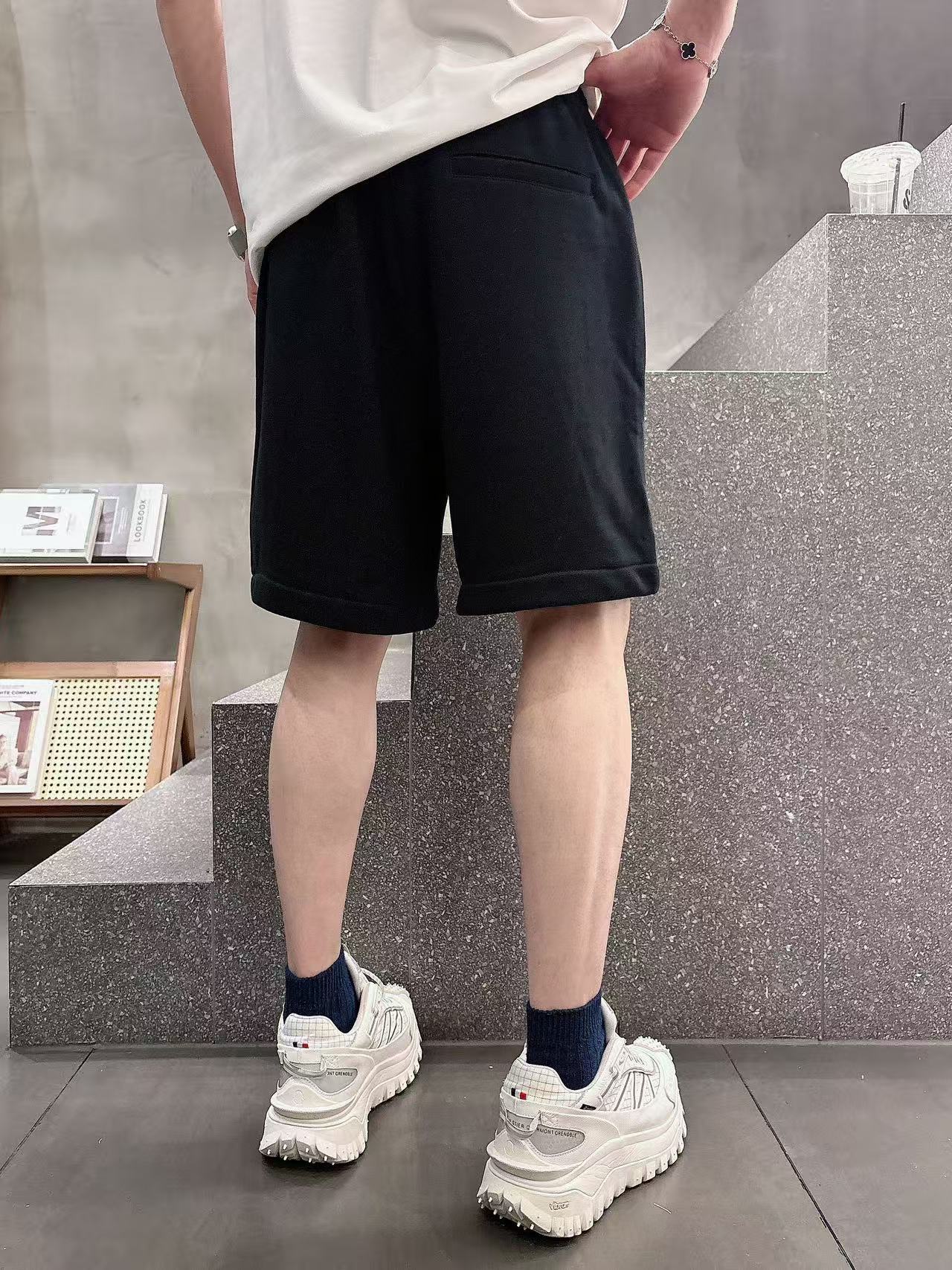 巴黎世家* 𝟐6𝐬s 春夏休闲短裤 定制面料 手绘定制标 品牌经典LOGO 工艺精致 休闲百搭 【𝐒𝐢𝐳