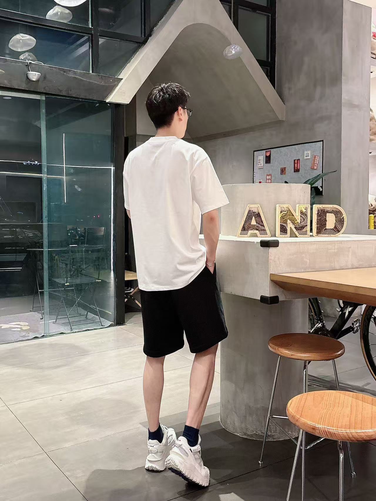 DG* 𝟐6𝐬s 春夏休闲短裤 定制面料 手绘定制标 品牌经典LOGO 工艺精致 休闲百搭 【𝐒𝐢𝐳𝐞：
