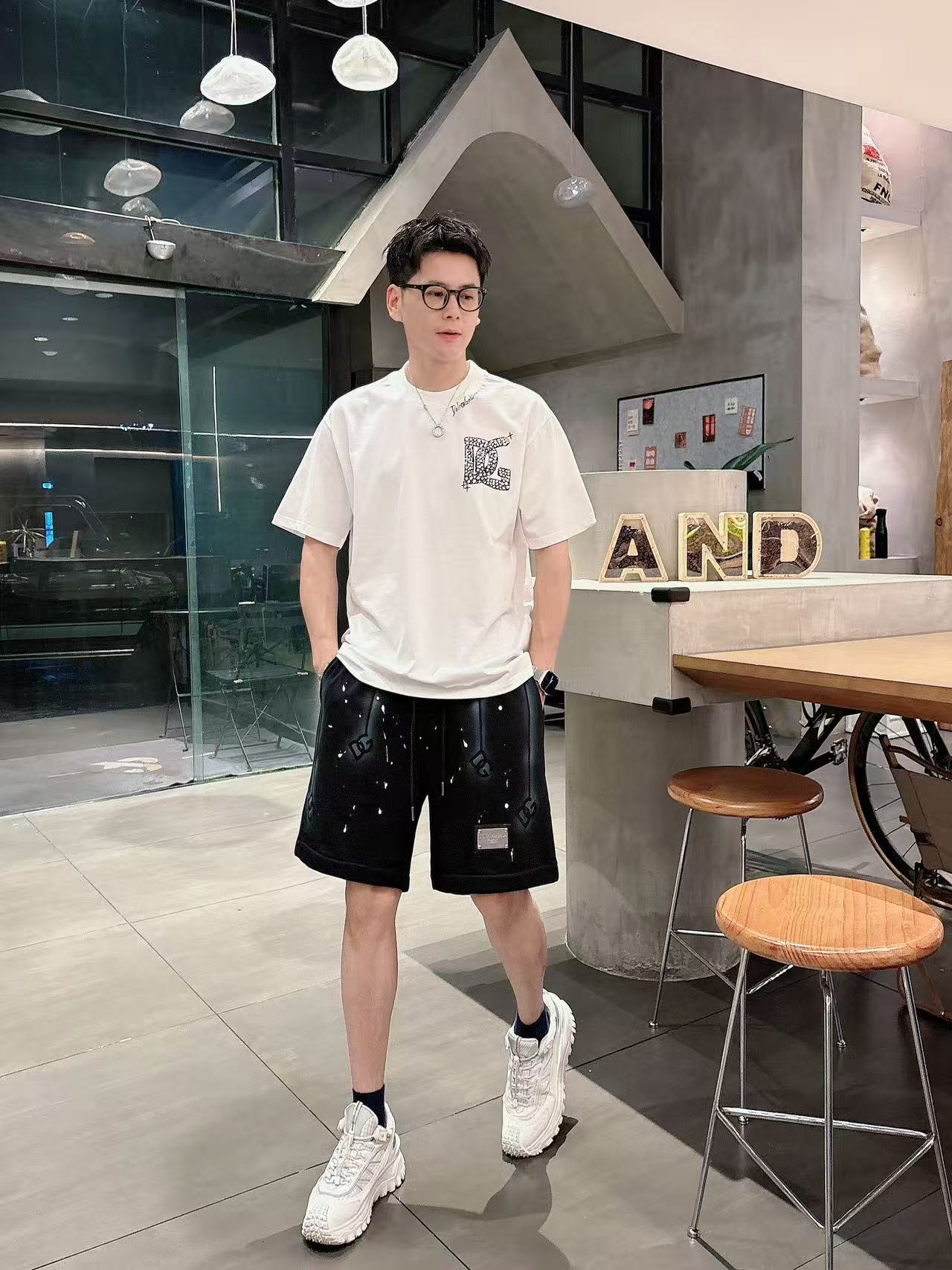 DG* 𝟐6𝐬s 春夏休闲短裤 定制面料 手绘定制标 品牌经典LOGO 工艺精致 休闲百搭 【𝐒𝐢𝐳𝐞：