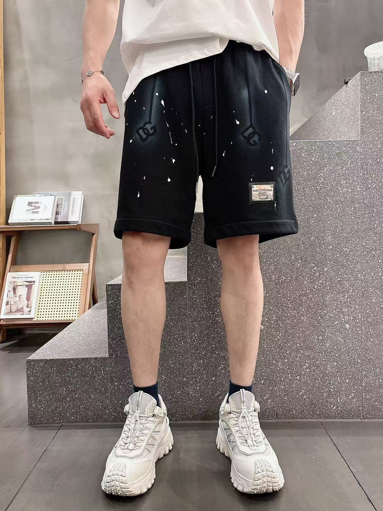 DG* 𝟐6𝐬s 春夏休闲短裤 定制面料 手绘定制标 品牌经典LOGO 工艺精致 休闲百搭 【𝐒𝐢𝐳𝐞：
