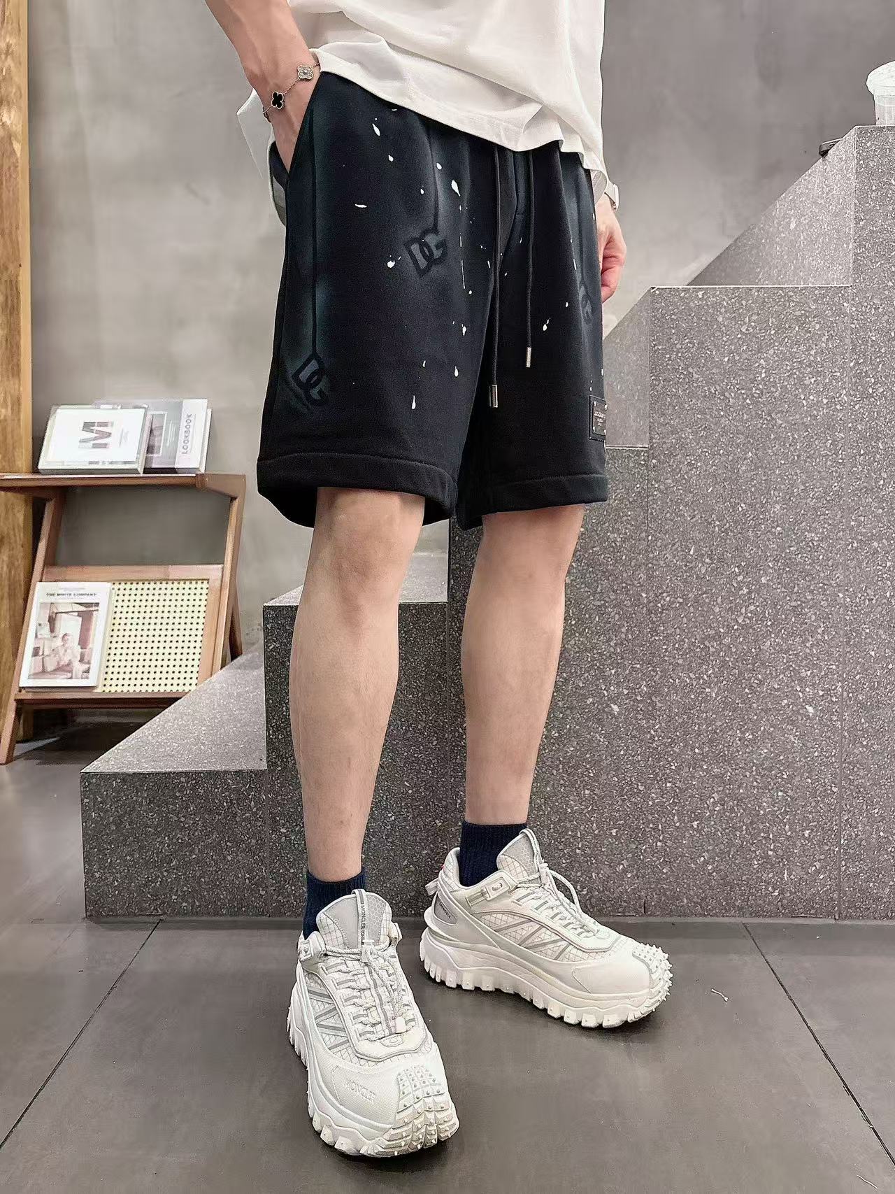 DG* 𝟐6𝐬s 春夏休闲短裤 定制面料 手绘定制标 品牌经典LOGO 工艺精致 休闲百搭 【𝐒𝐢𝐳𝐞：