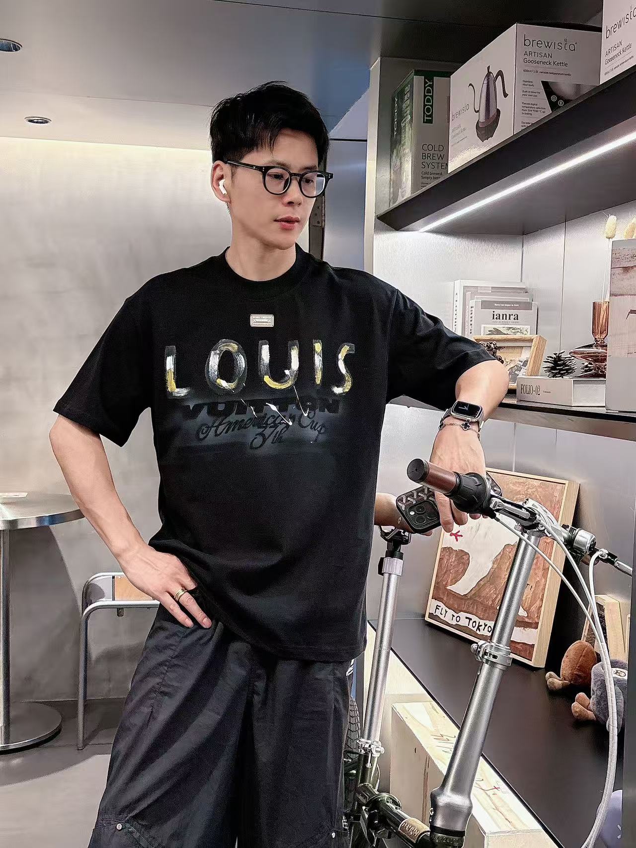 LV* 𝟐6𝐬s 春夏休闲短袖定制面料 品牌经典LOGO 工艺精致 休闲百搭 【𝐒𝐢𝐳𝐞：码数】 S-3