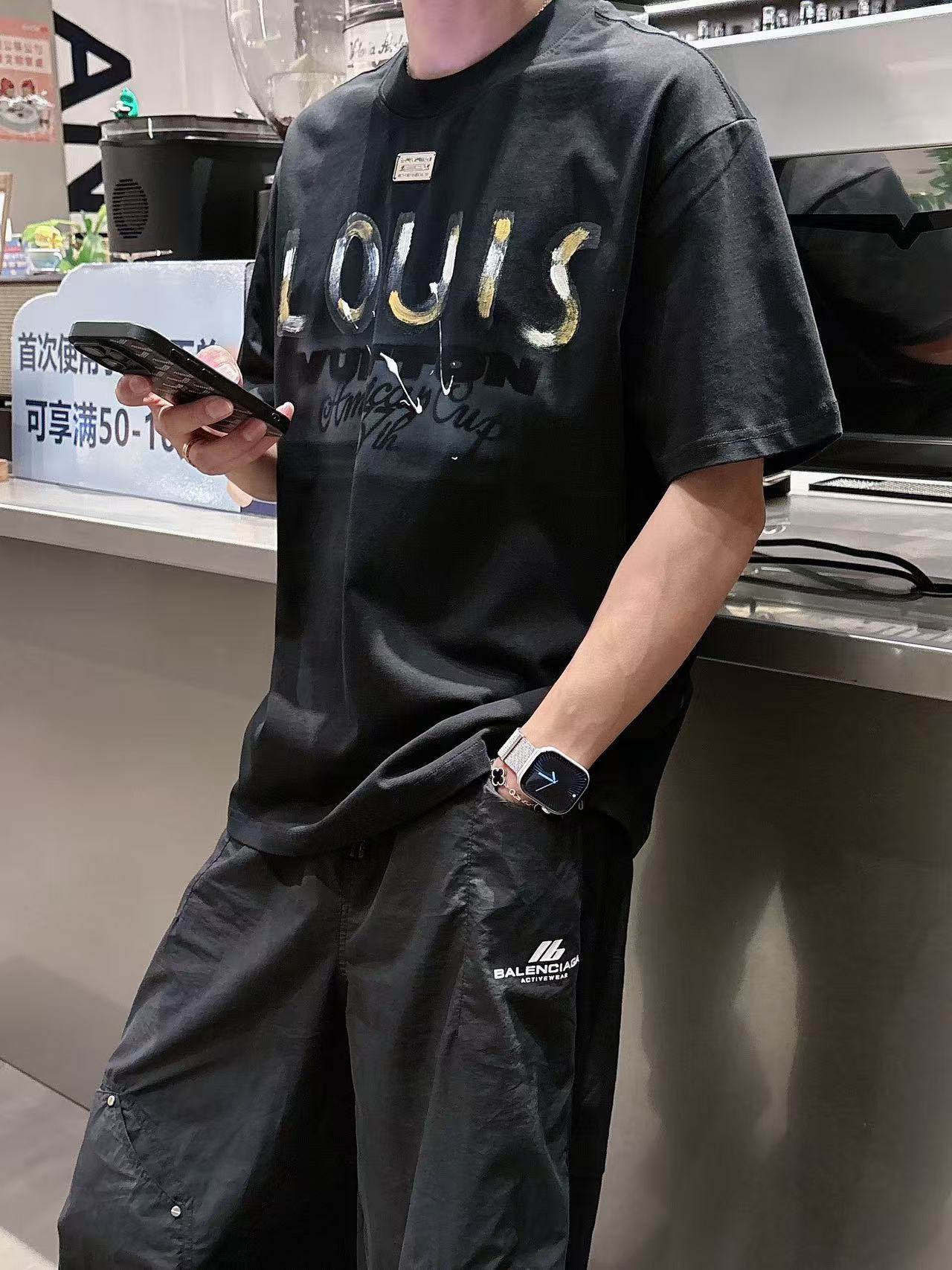 LV* 𝟐6𝐬s 春夏休闲短袖定制面料 品牌经典LOGO 工艺精致 休闲百搭 【𝐒𝐢𝐳𝐞：码数】 S-3