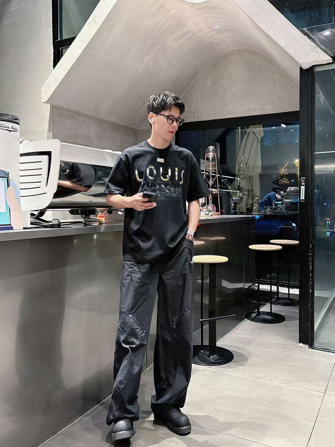 LV* 𝟐6𝐬s 春夏休闲短袖定制面料 品牌经典LOGO 工艺精致 休闲百搭 【𝐒𝐢𝐳𝐞：码数】 S-3