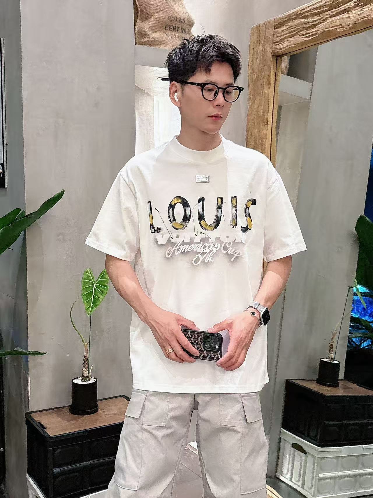 LV* 𝟐6𝐬s 春夏休闲短袖定制面料 品牌经典LOGO 工艺精致 休闲百搭 【𝐒𝐢𝐳𝐞：码数】 S-3