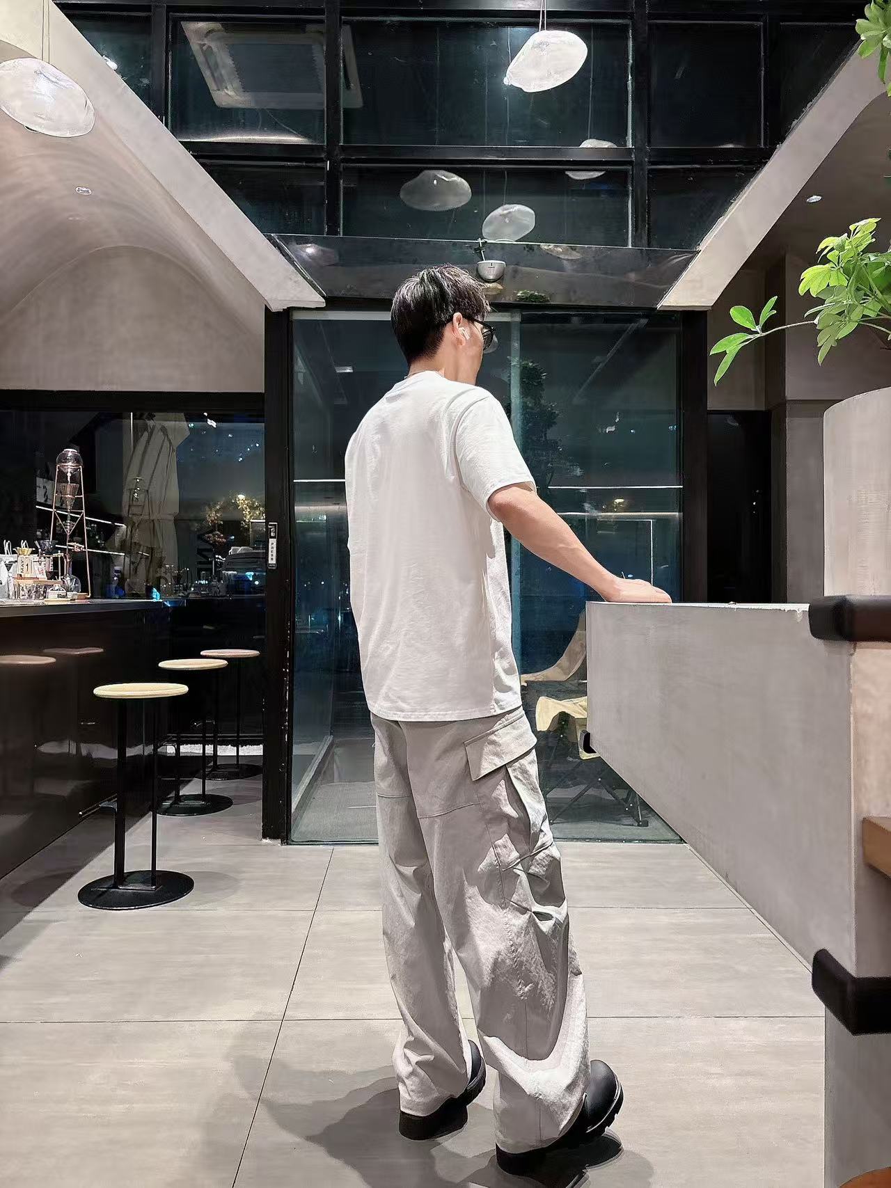 LV* 𝟐6𝐬s 春夏休闲短袖定制面料 品牌经典LOGO 工艺精致 休闲百搭 【𝐒𝐢𝐳𝐞：码数】 S-3