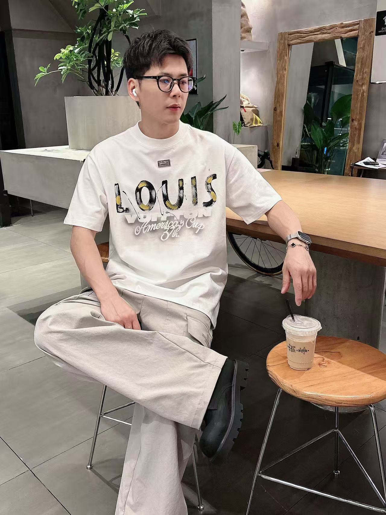 LV* 𝟐6𝐬s 春夏休闲短袖定制面料 品牌经典LOGO 工艺精致 休闲百搭 【𝐒𝐢𝐳𝐞：码数】 S-3