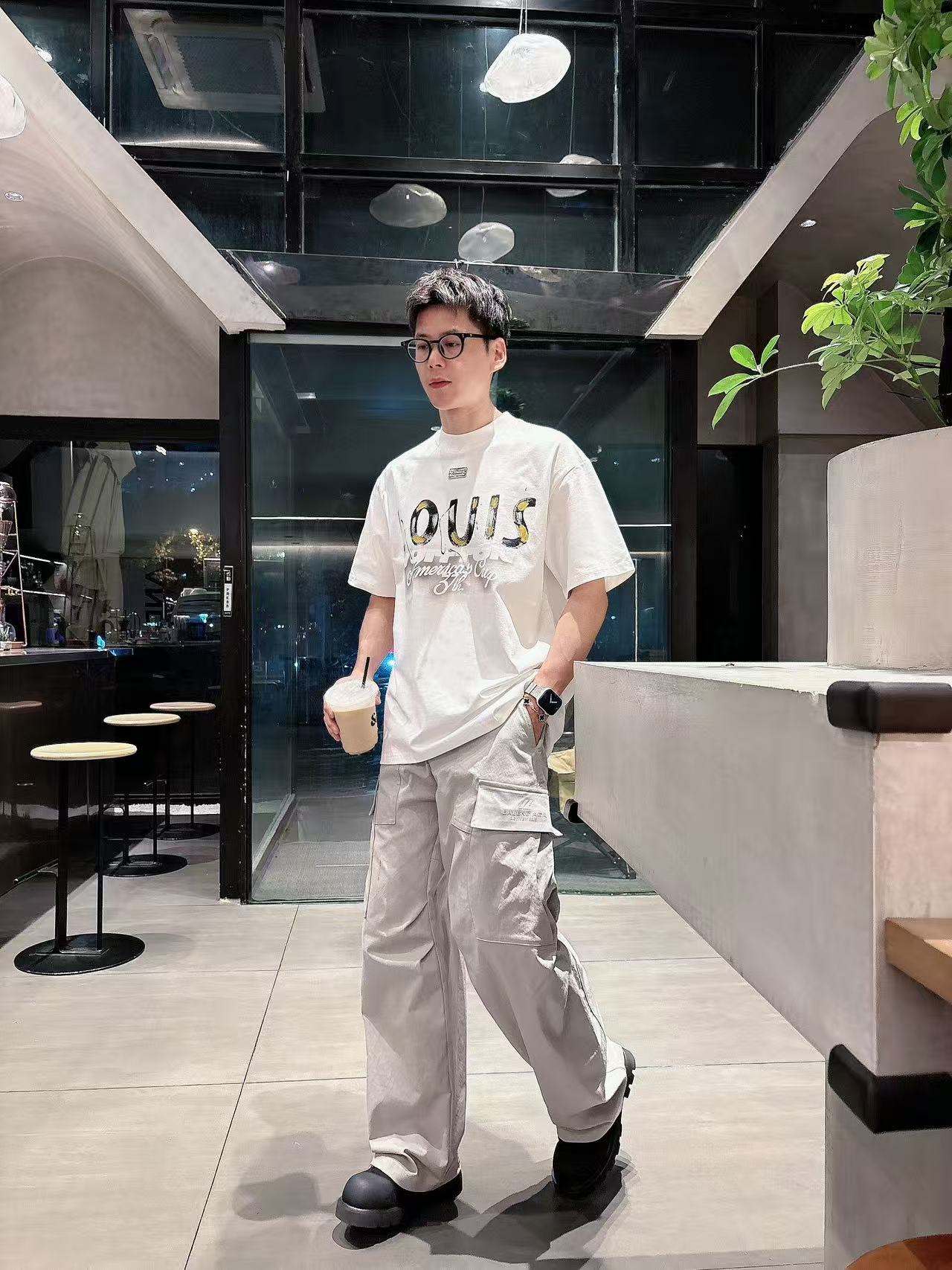 LV* 𝟐6𝐬s 春夏休闲短袖定制面料 品牌经典LOGO 工艺精致 休闲百搭 【𝐒𝐢𝐳𝐞：码数】 S-3