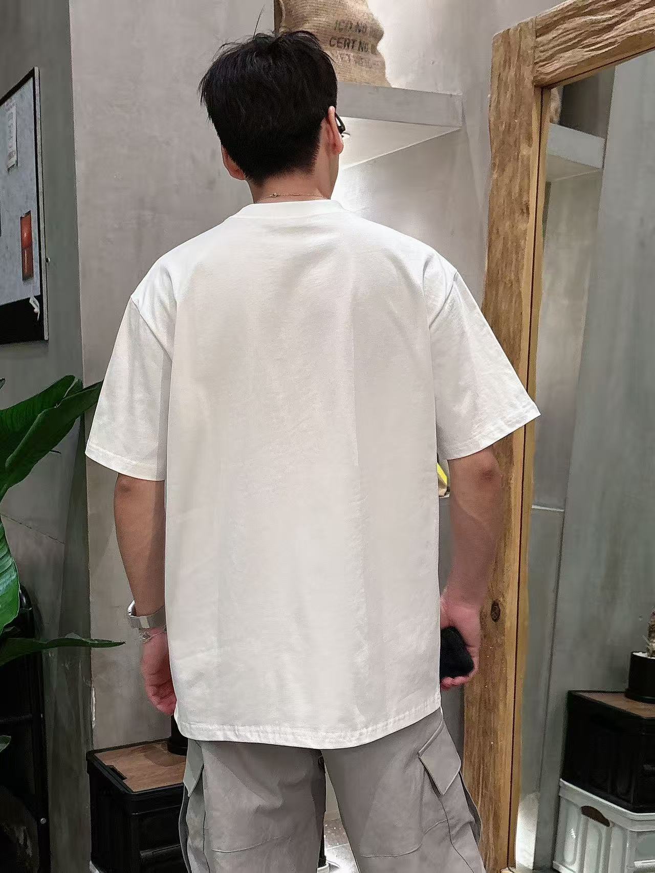LV* 𝟐6𝐬s 春夏休闲短袖定制面料 品牌经典LOGO 工艺精致 休闲百搭 【𝐒𝐢𝐳𝐞：码数】 S-3