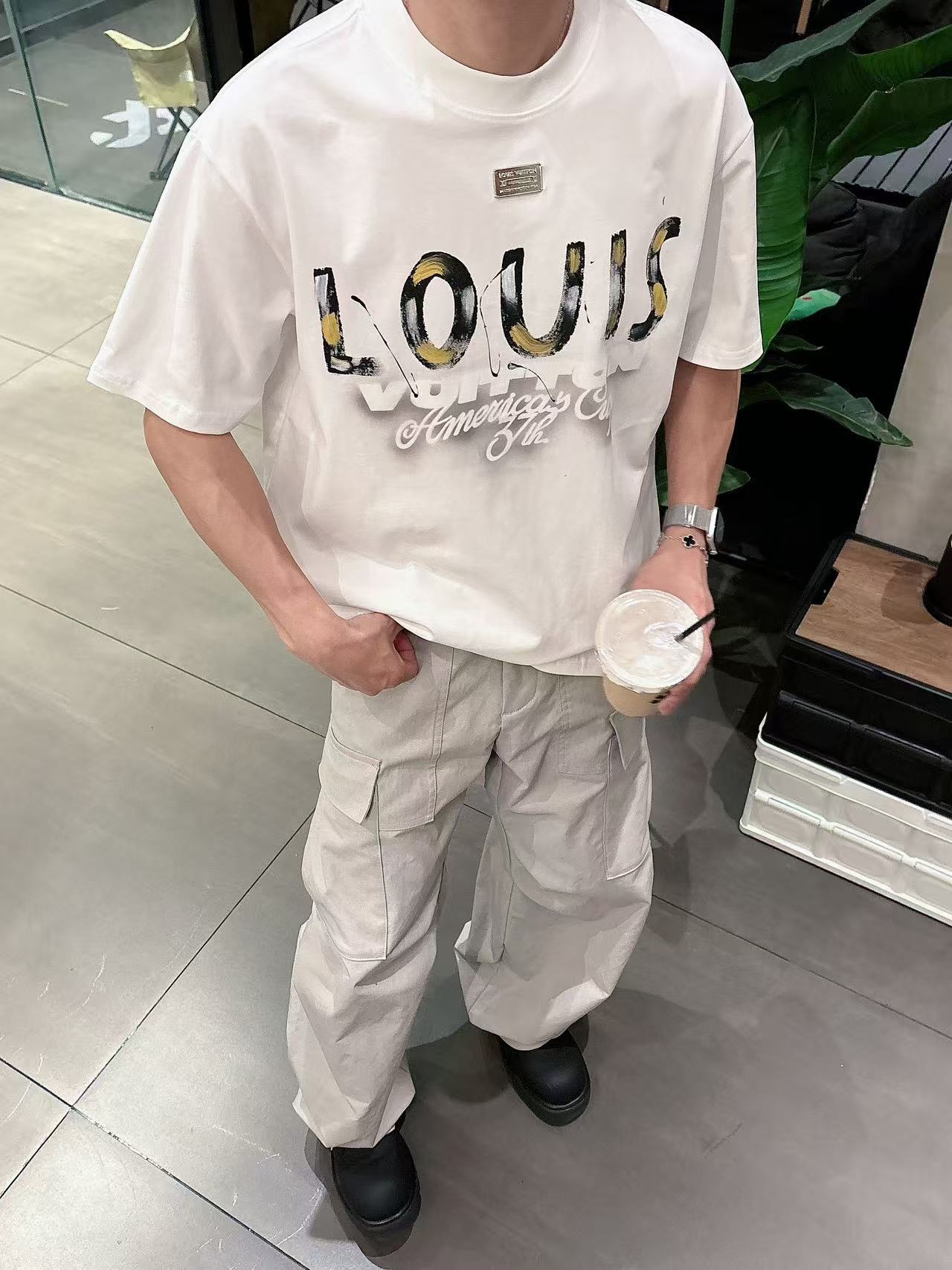 LV* 𝟐6𝐬s 春夏休闲短袖定制面料 品牌经典LOGO 工艺精致 休闲百搭 【𝐒𝐢𝐳𝐞：码数】 S-3