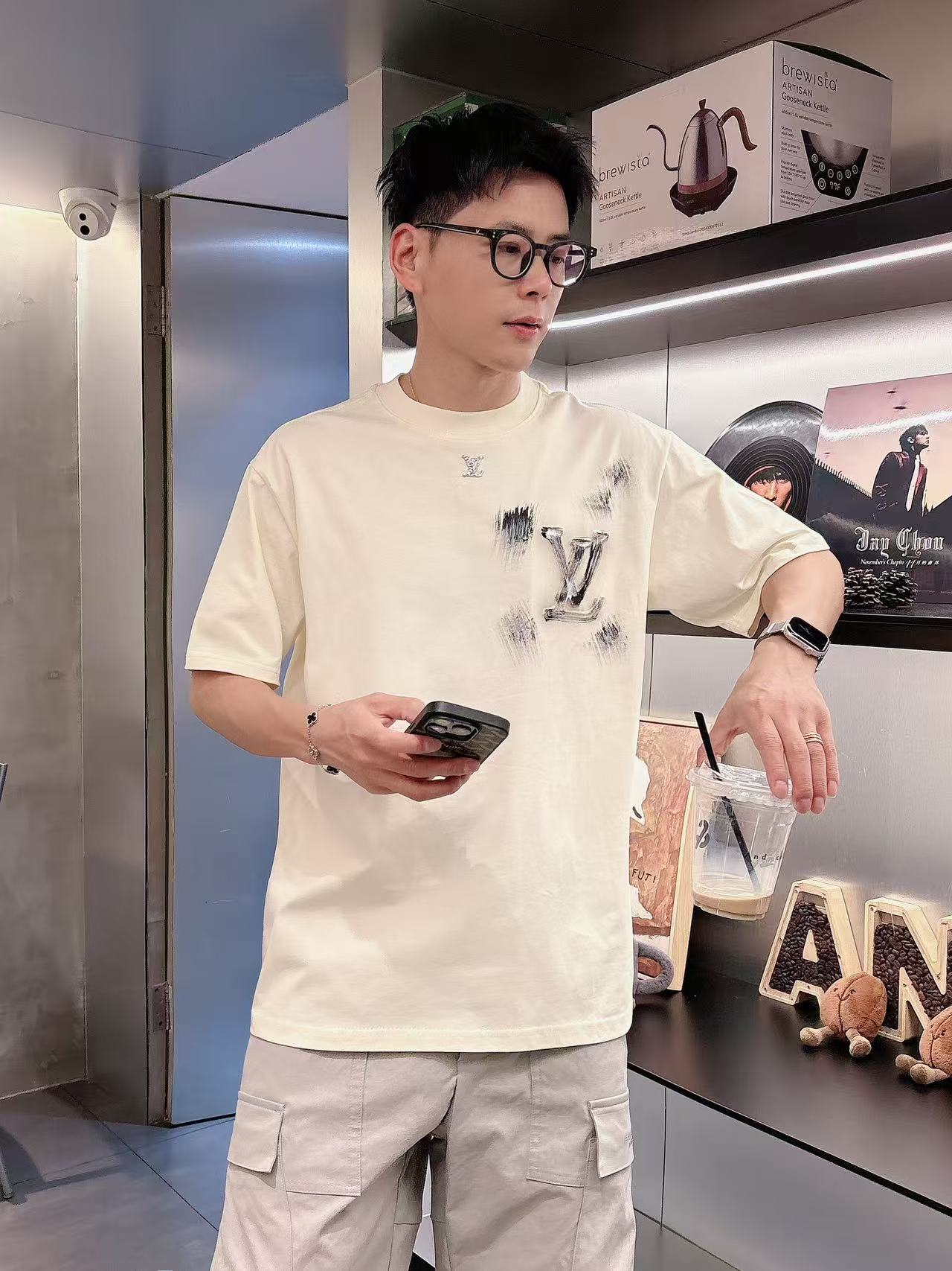 LV * 𝟐6𝐬s 春夏休闲短袖定制面料 品牌经典LOGO 工艺精致 休闲百搭 【𝐒𝐢𝐳𝐞：码数】 S-