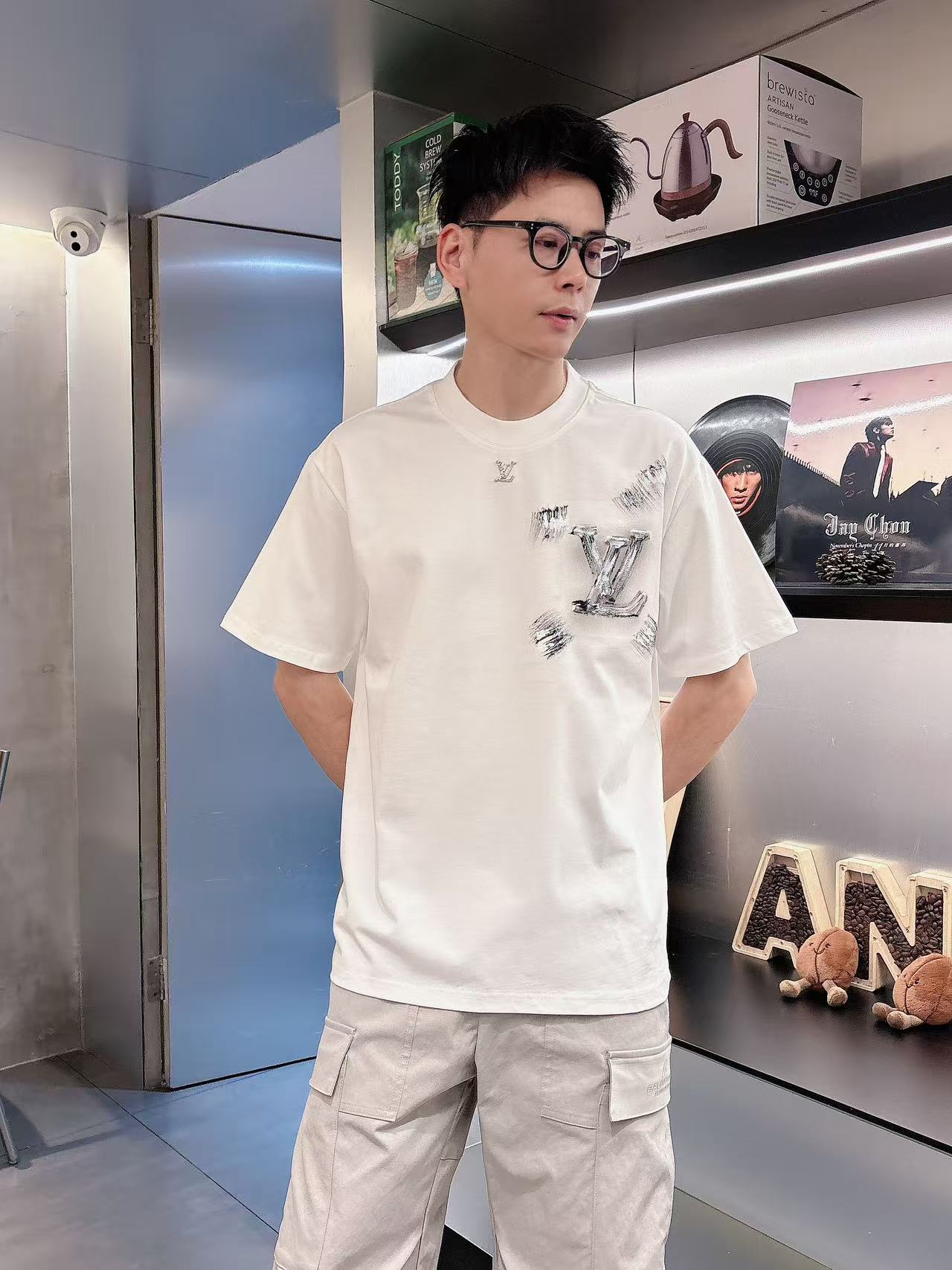 LV * 𝟐6𝐬s 春夏休闲短袖定制面料 品牌经典LOGO 工艺精致 休闲百搭 【𝐒𝐢𝐳𝐞：码数】 S-