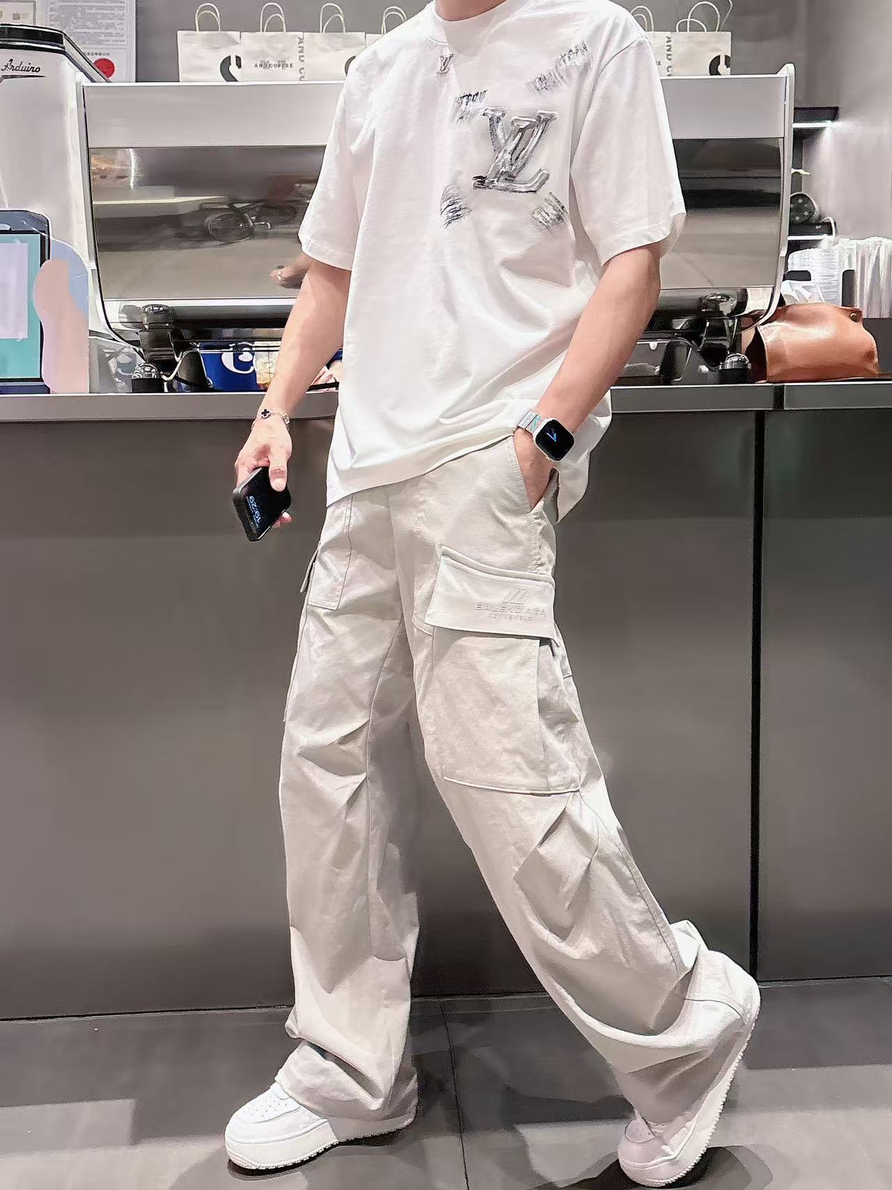 LV * 𝟐6𝐬s 春夏休闲短袖定制面料 品牌经典LOGO 工艺精致 休闲百搭 【𝐒𝐢𝐳𝐞：码数】 S-