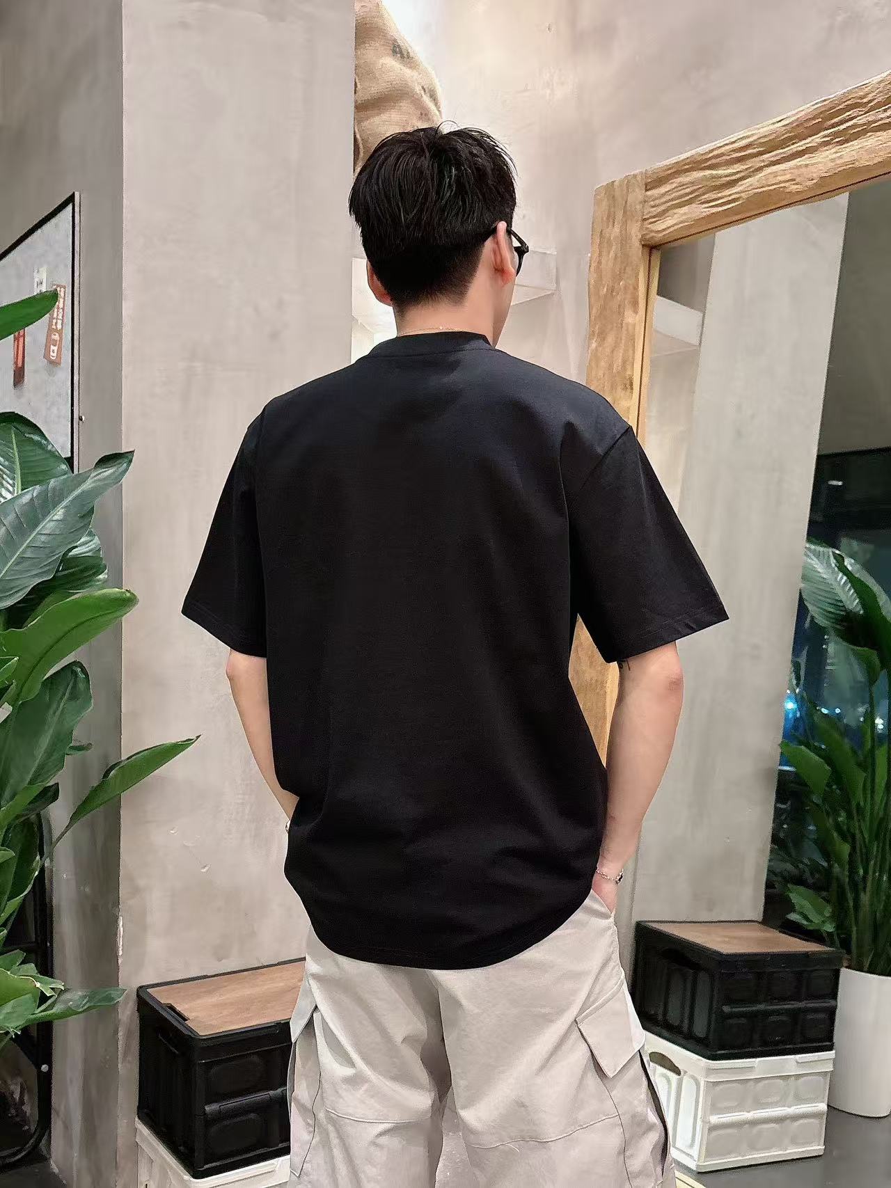 LV * 𝟐6𝐬s 春夏休闲短袖定制面料 品牌经典LOGO 工艺精致 休闲百搭 【𝐒𝐢𝐳𝐞：码数】 S-