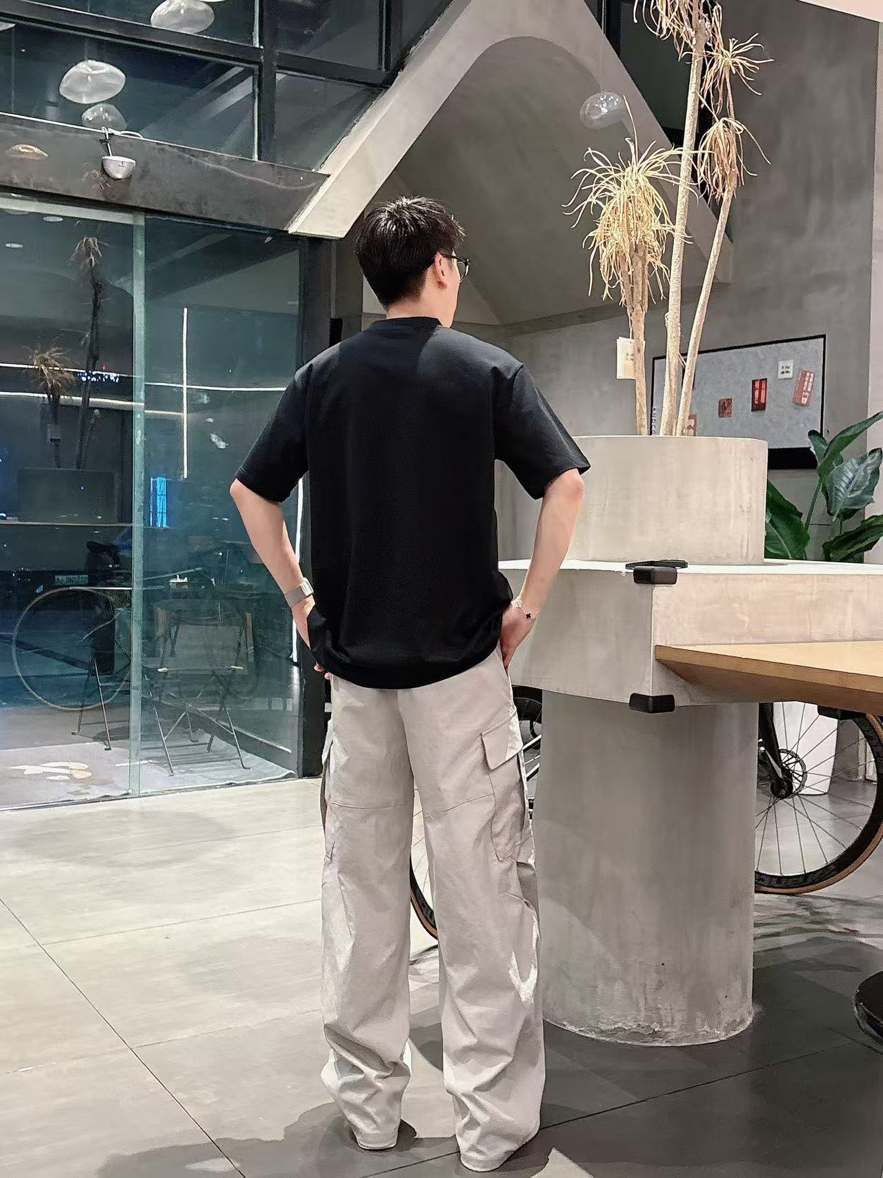 LV * 𝟐6𝐬s 春夏休闲短袖定制面料 品牌经典LOGO 工艺精致 休闲百搭 【𝐒𝐢𝐳𝐞：码数】 S-