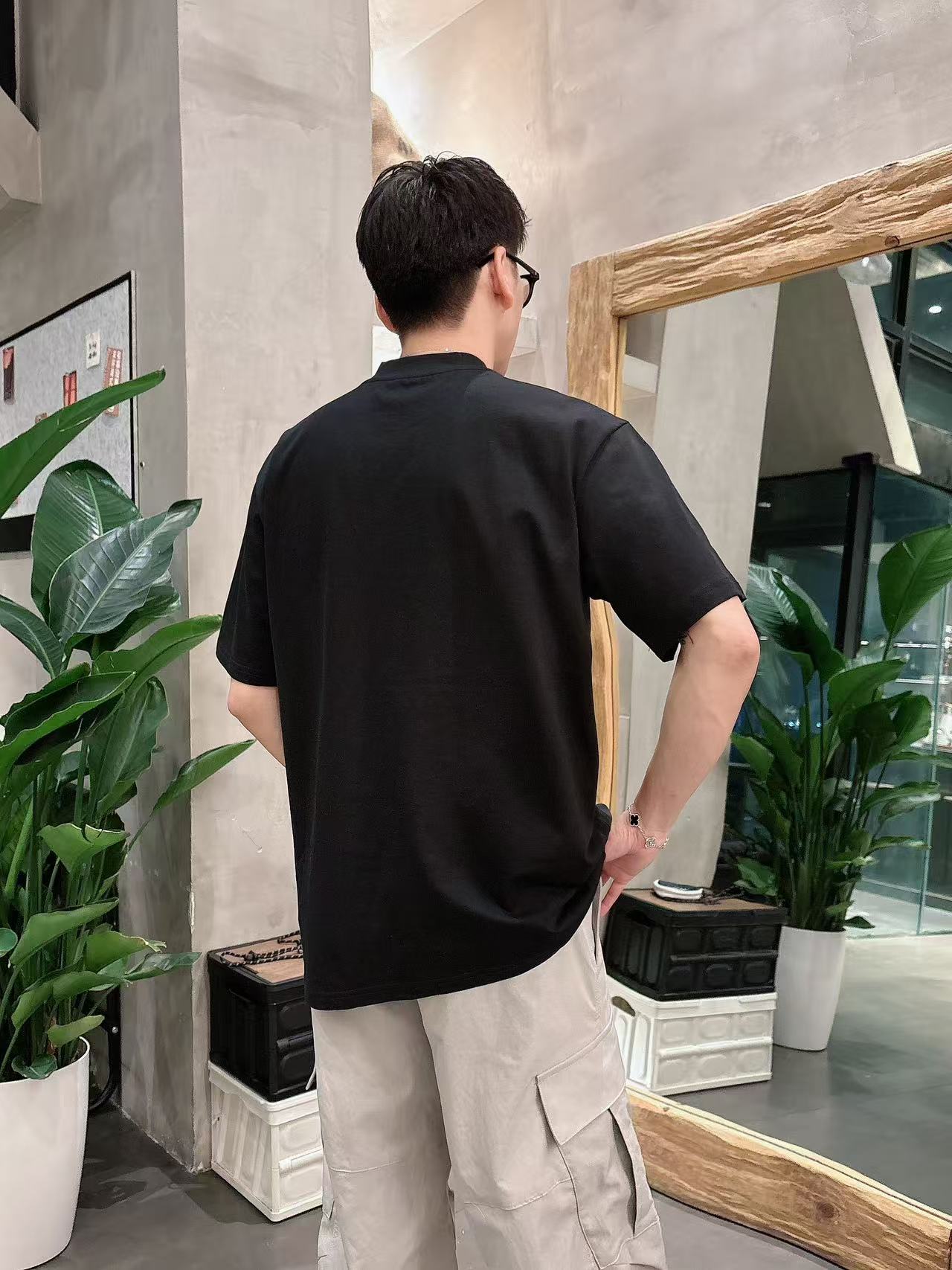 古驰 * 𝟐6𝐬s 春夏休闲短袖定制面料 品牌经典LOGO 工艺精致 休闲百搭 【𝐒𝐢𝐳𝐞：码数】 S-