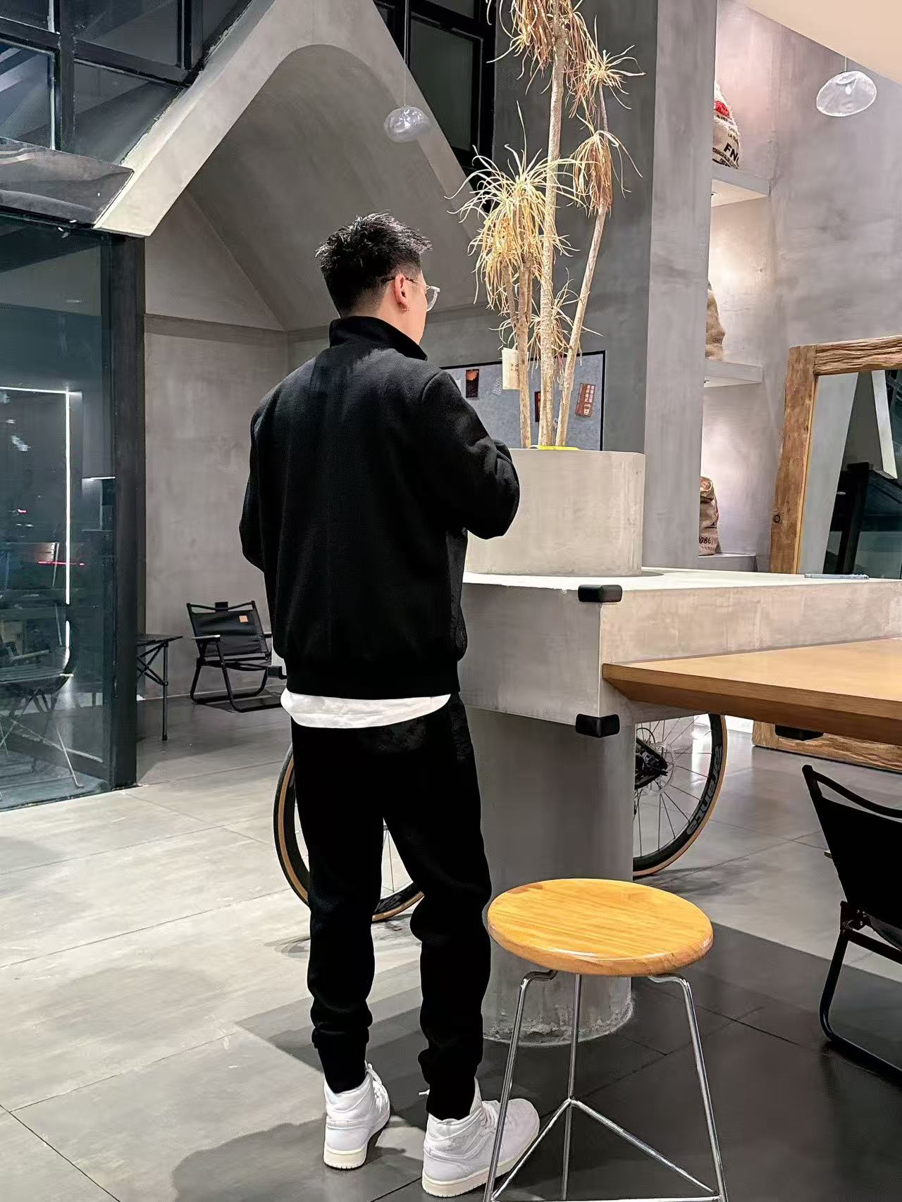 LV* 𝟐5𝐬s 秋冬新款 时尚休闲套装 品牌经典LOGO ，舒适度极好，手触感强烈。辨识度极高 定制进