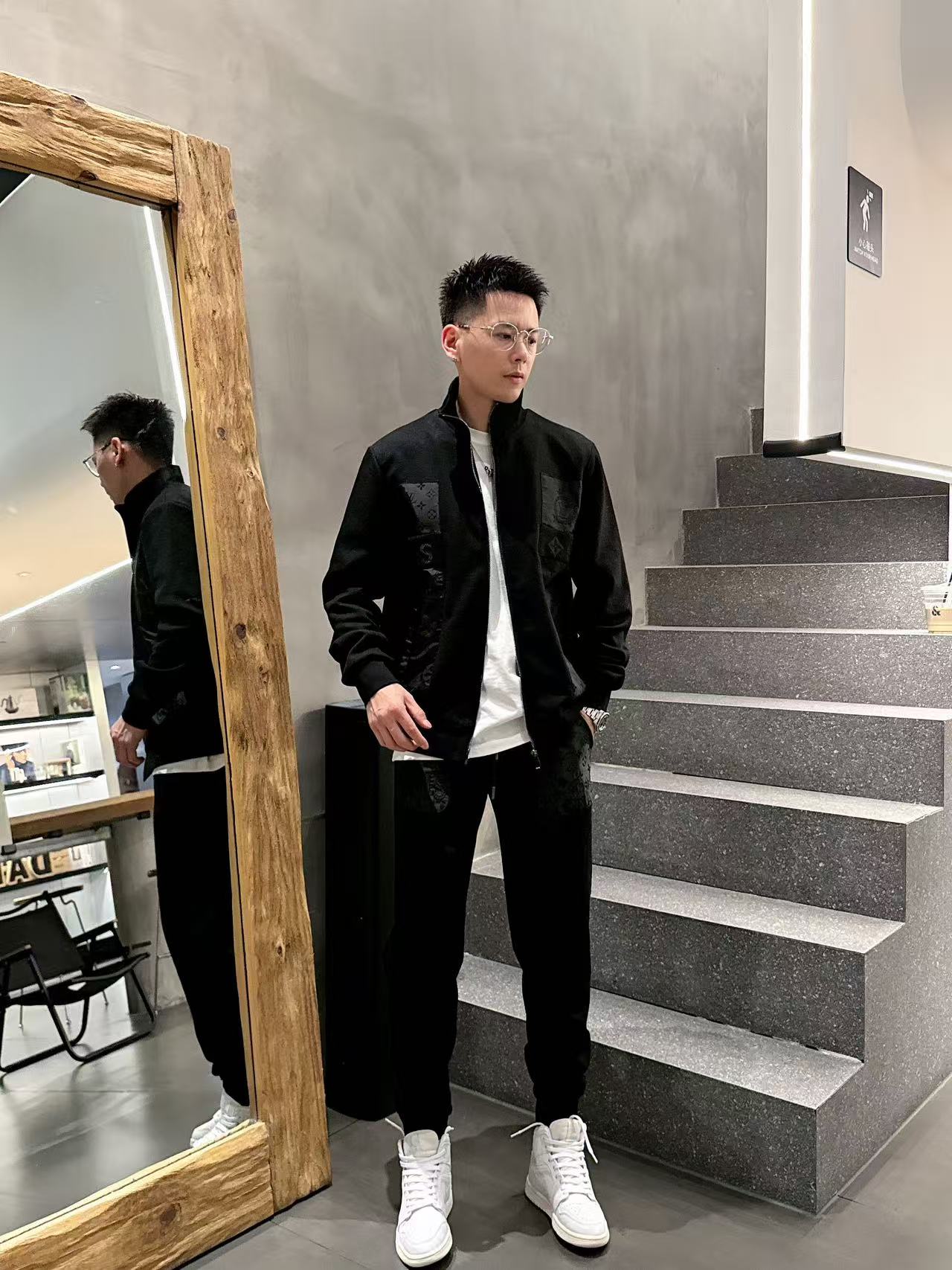 LV* 𝟐5𝐬s 秋冬新款 时尚休闲套装 品牌经典LOGO ，舒适度极好，手触感强烈。辨识度极高 定制进