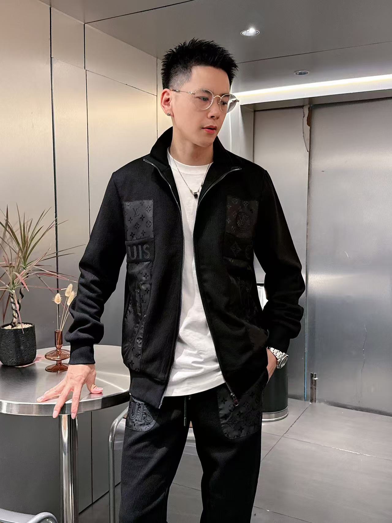 LV* 𝟐5𝐬s 秋冬新款 时尚休闲套装 品牌经典LOGO ，舒适度极好，手触感强烈。辨识度极高 定制进