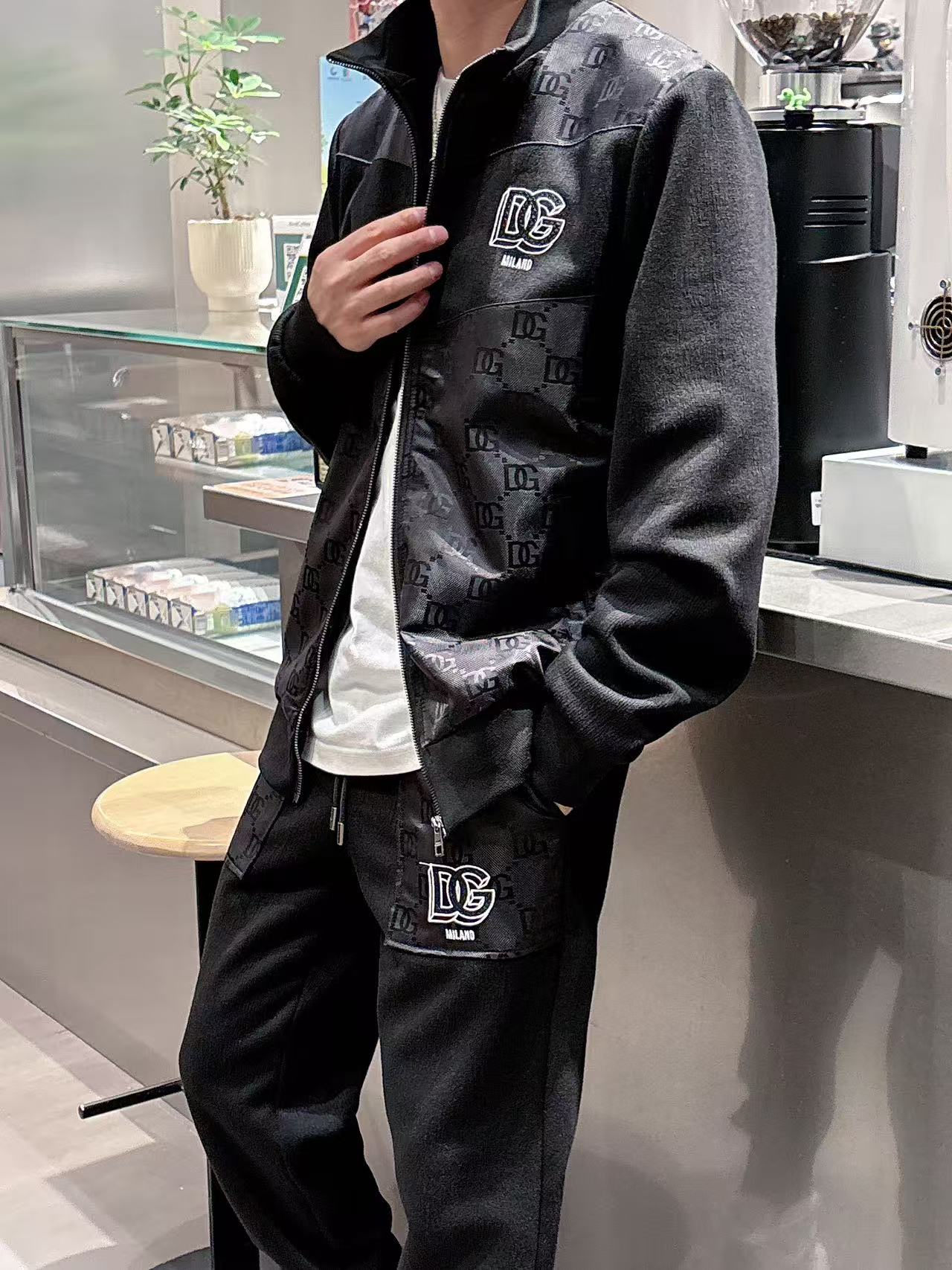 DG* 𝟐5𝐬s 秋冬新款 时尚休闲套装 品牌经典LOGO ，舒适度极好，手触感强烈。辨识度极高 定制进