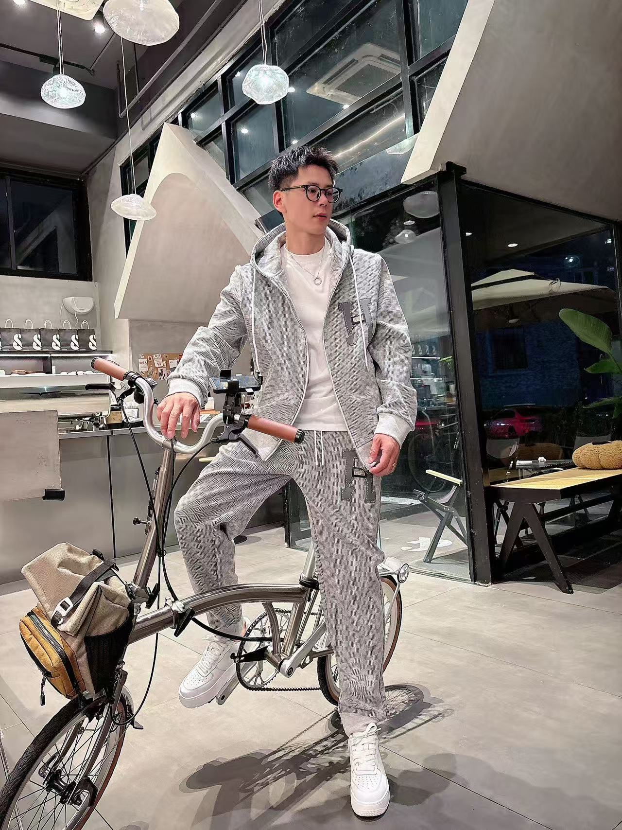 H家* 𝟐5𝐬s 秋冬新款 时尚休闲套装 品牌经典LOGO ，舒适度极好，手触感强烈。辨识度极高 定制进