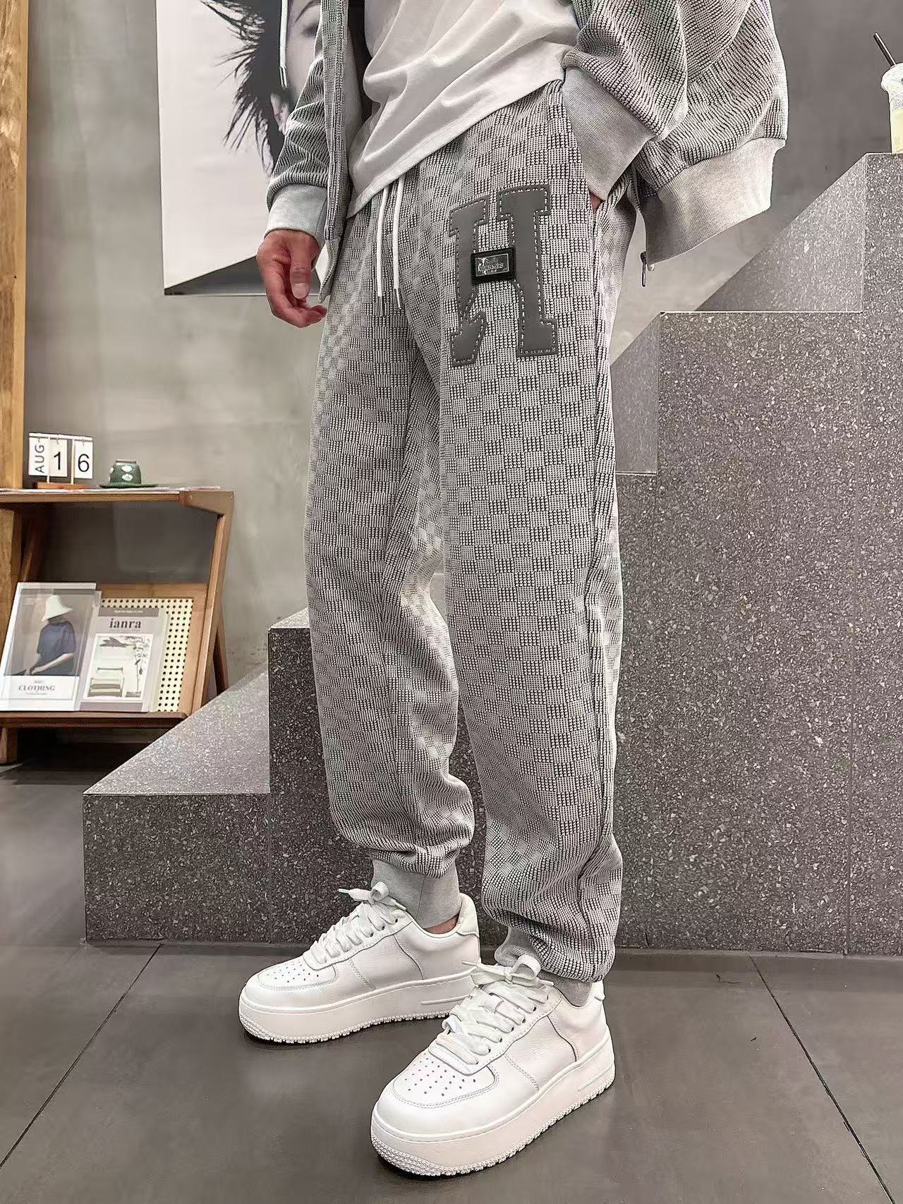 H家* 𝟐5𝐬s 秋冬新款 时尚休闲套装 品牌经典LOGO ，舒适度极好，手触感强烈。辨识度极高 定制进