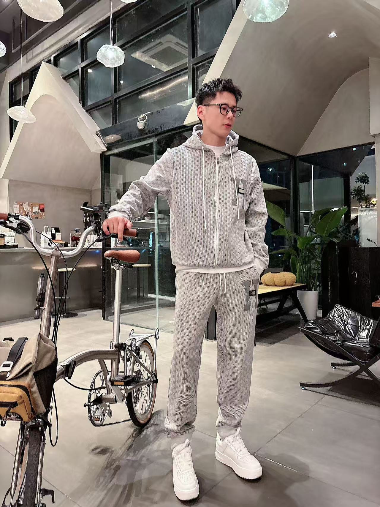 H家* 𝟐5𝐬s 秋冬新款 时尚休闲套装 品牌经典LOGO ，舒适度极好，手触感强烈。辨识度极高 定制进