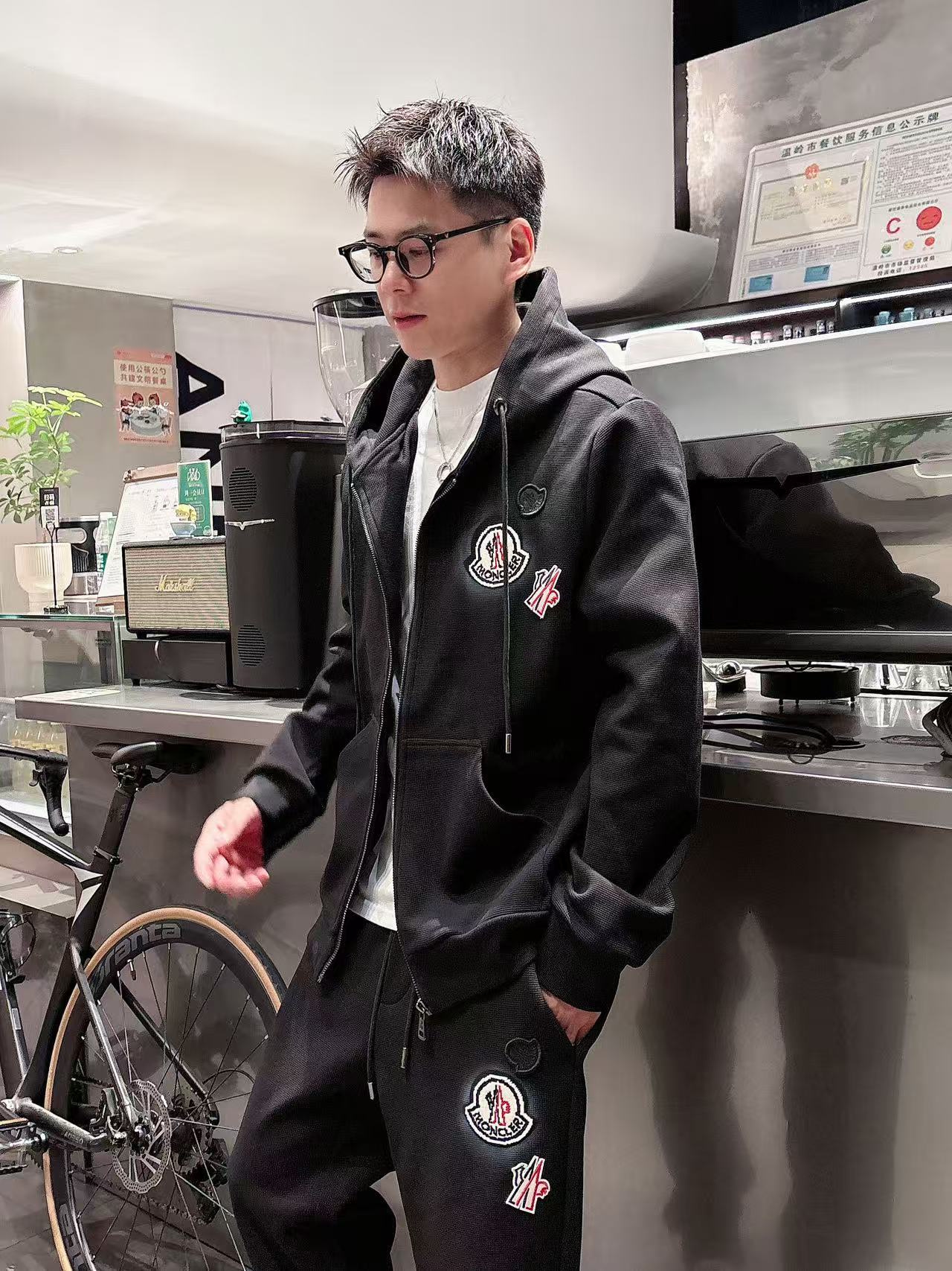 蒙家* 𝟐5𝐬s 秋冬新款 时尚休闲套装 品牌经典LOGO ，舒适度极好，手触感强烈。辨识度极高 定制进