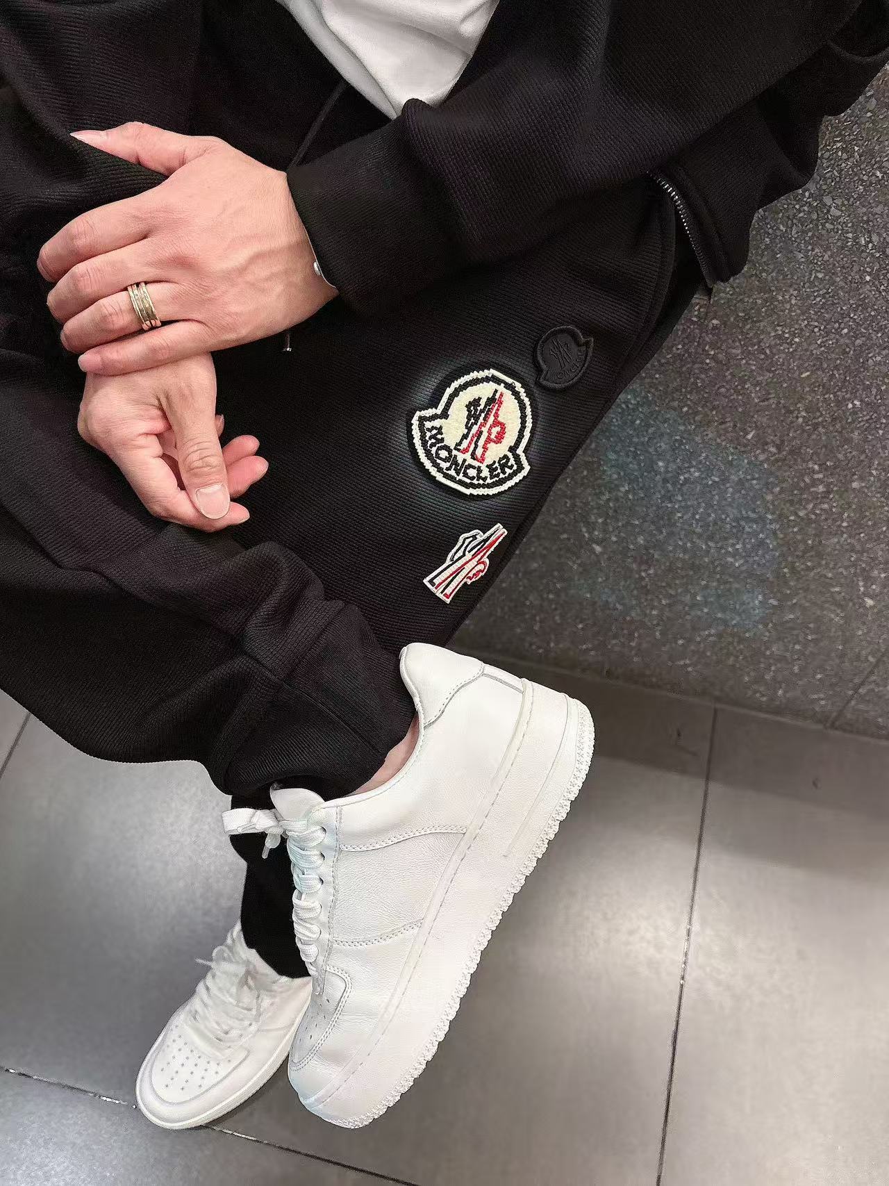 蒙家* 𝟐5𝐬s 秋冬新款 时尚休闲套装 品牌经典LOGO ，舒适度极好，手触感强烈。辨识度极高 定制进