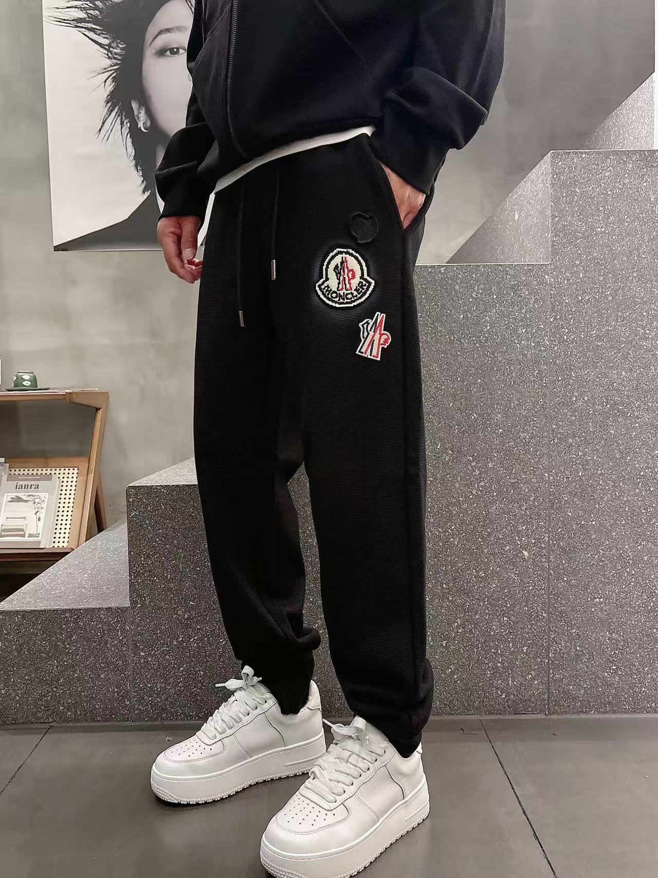 蒙家* 𝟐5𝐬s 秋冬新款 时尚休闲套装 品牌经典LOGO ，舒适度极好，手触感强烈。辨识度极高 定制进