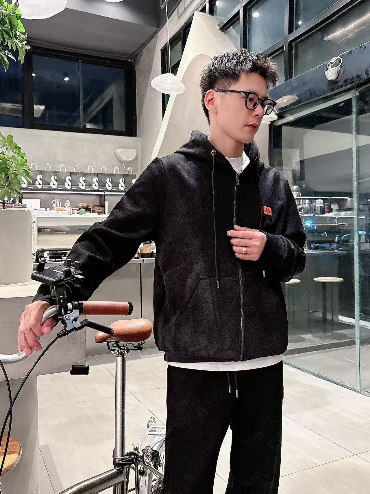 H家* 𝟐5𝐬s 秋冬新款 时尚休闲套装 品牌经典LOGO ，舒适度极好，手触感强烈。辨识度极高 定制进