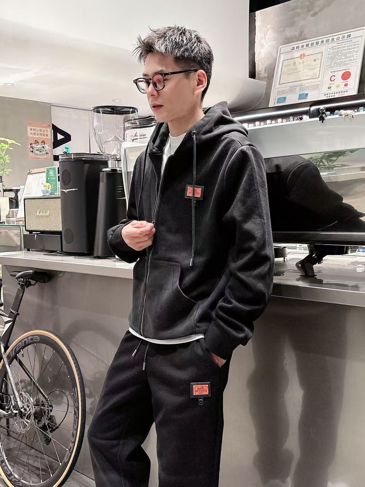 H家* 𝟐5𝐬s 秋冬新款 时尚休闲套装 品牌经典LOGO ，舒适度极好，手触感强烈。辨识度极高 定制进