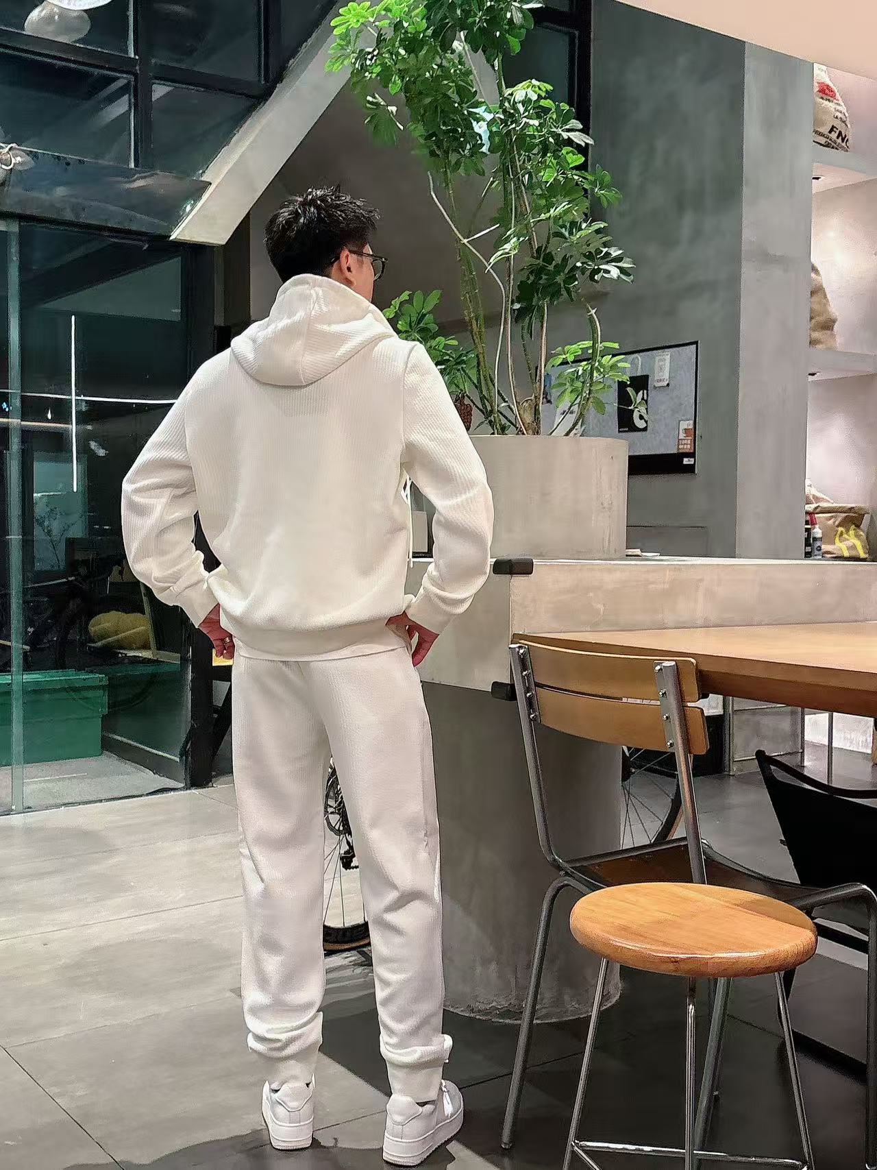 普拉达* 𝟐5𝐬s 秋冬新款 时尚休闲套装 品牌经典LOGO ，舒适度极好，手触感强烈。辨识度极高 定制