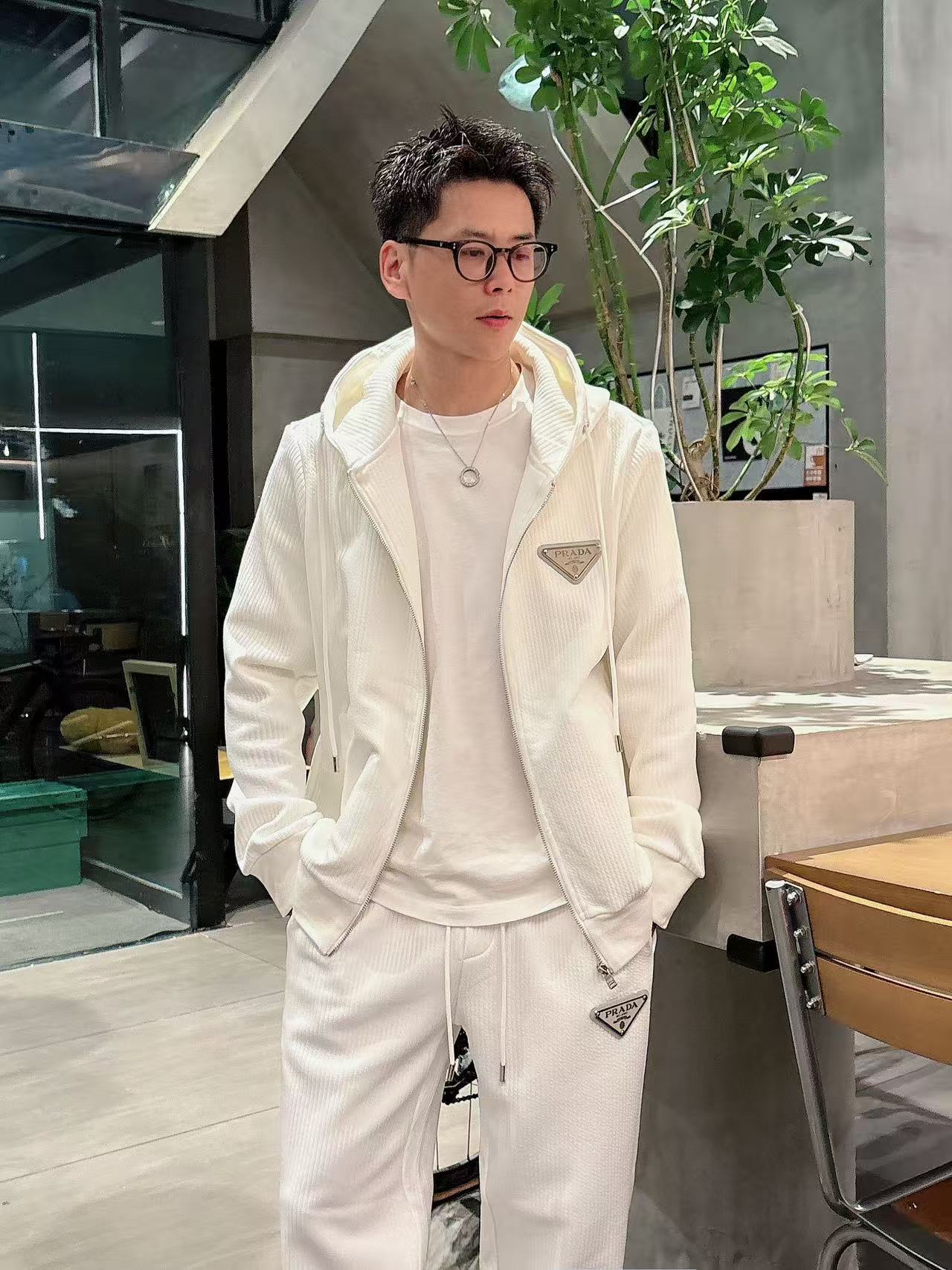 普拉达* 𝟐5𝐬s 秋冬新款 时尚休闲套装 品牌经典LOGO ，舒适度极好，手触感强烈。辨识度极高 定制