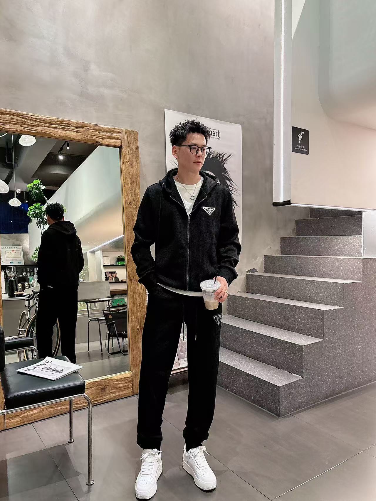 普拉达* 𝟐5𝐬s 秋冬新款 时尚休闲套装 品牌经典LOGO ，舒适度极好，手触感强烈。辨识度极高 定制