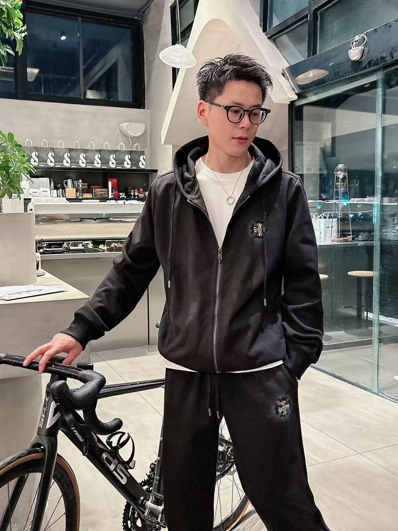 克罗心* 𝟐5𝐬s 秋冬新款 时尚休闲套装 品牌经典LOGO ，舒适度极好，手触感强烈。辨识度极高 定制