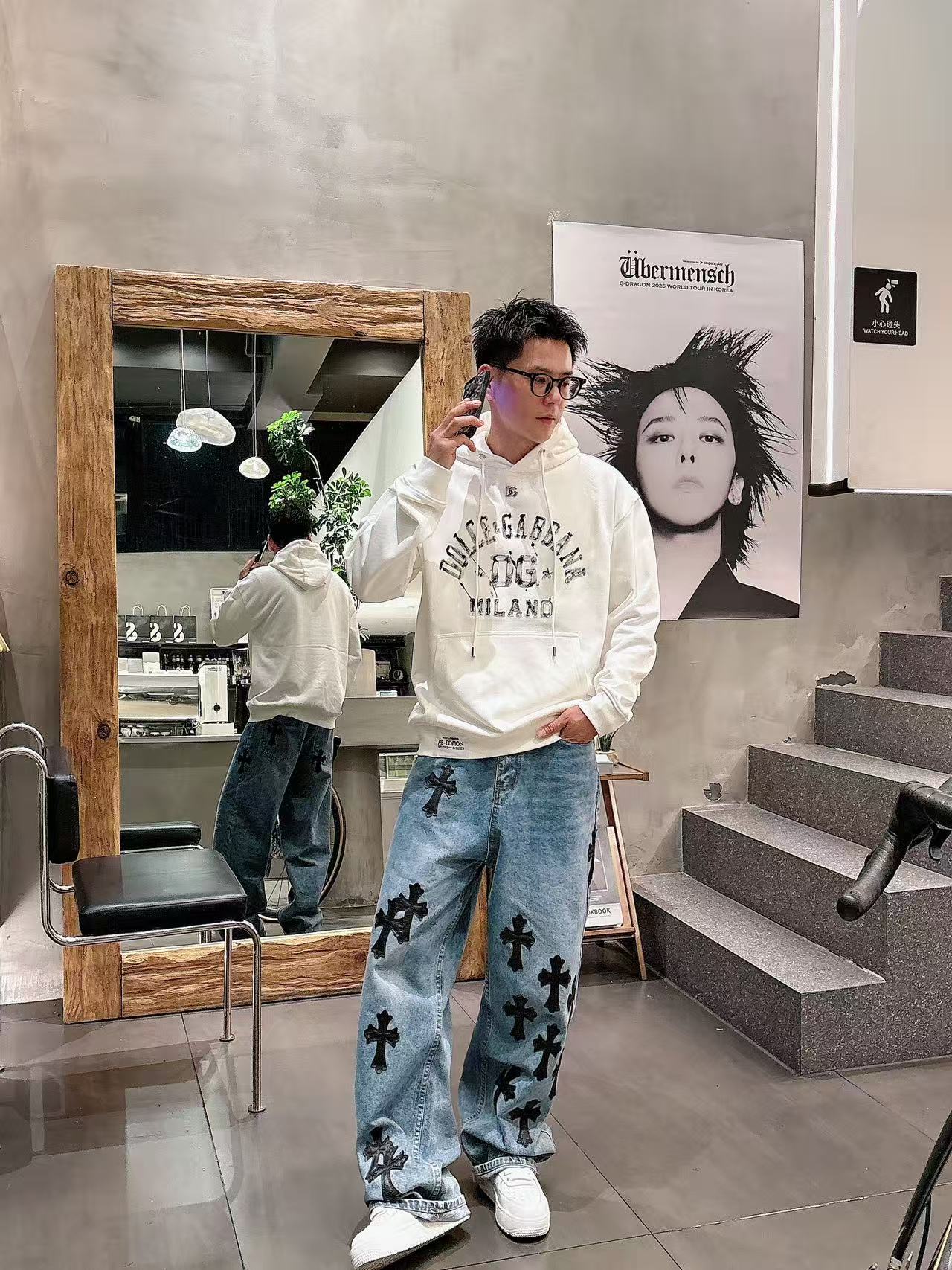 NO:570928,DG 25 autumn and winter series sweatshirt 400 grams terry fabric classic hand-painted concave and convex craftsmanship custom logo feels very comfortable super versatile and good-looking sweatshirt size S-4XL color black and white, hoodie, sweatshirts, alexander wang19860909DG 25秋冬系列卫衣 400克毛圈面料 经典手绘凹凸工艺 定制标 手感非常舒服 超级百搭好看的一款卫衣 衣服 码数S-4XL 颜色黑白,,hoodie,sweatshirts,alexander wang,Men's clothing