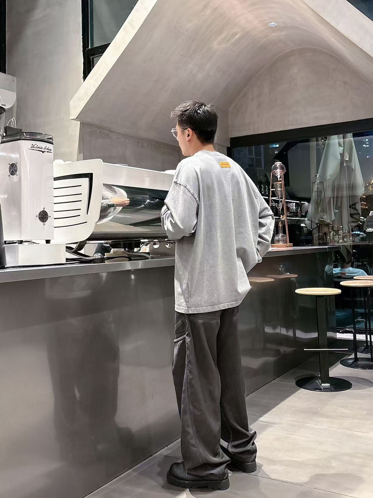 2025秋季新款 LV 手绘定制标休闲长袖 【over size宽松版型】 定制300g高支100%纯棉