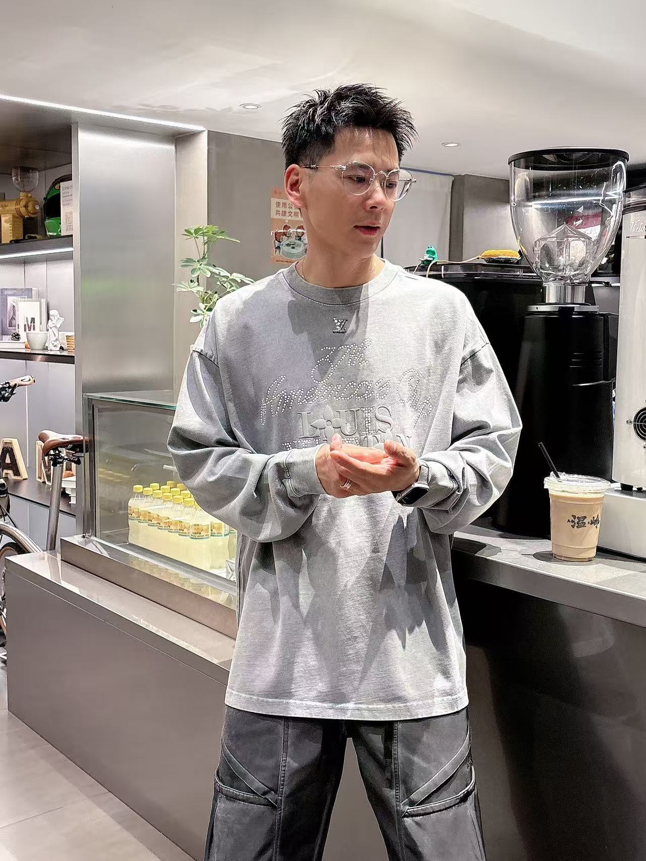 2025秋季新款 LV 手绘定制标休闲长袖 【over size宽松版型】 定制300g高支100%纯棉