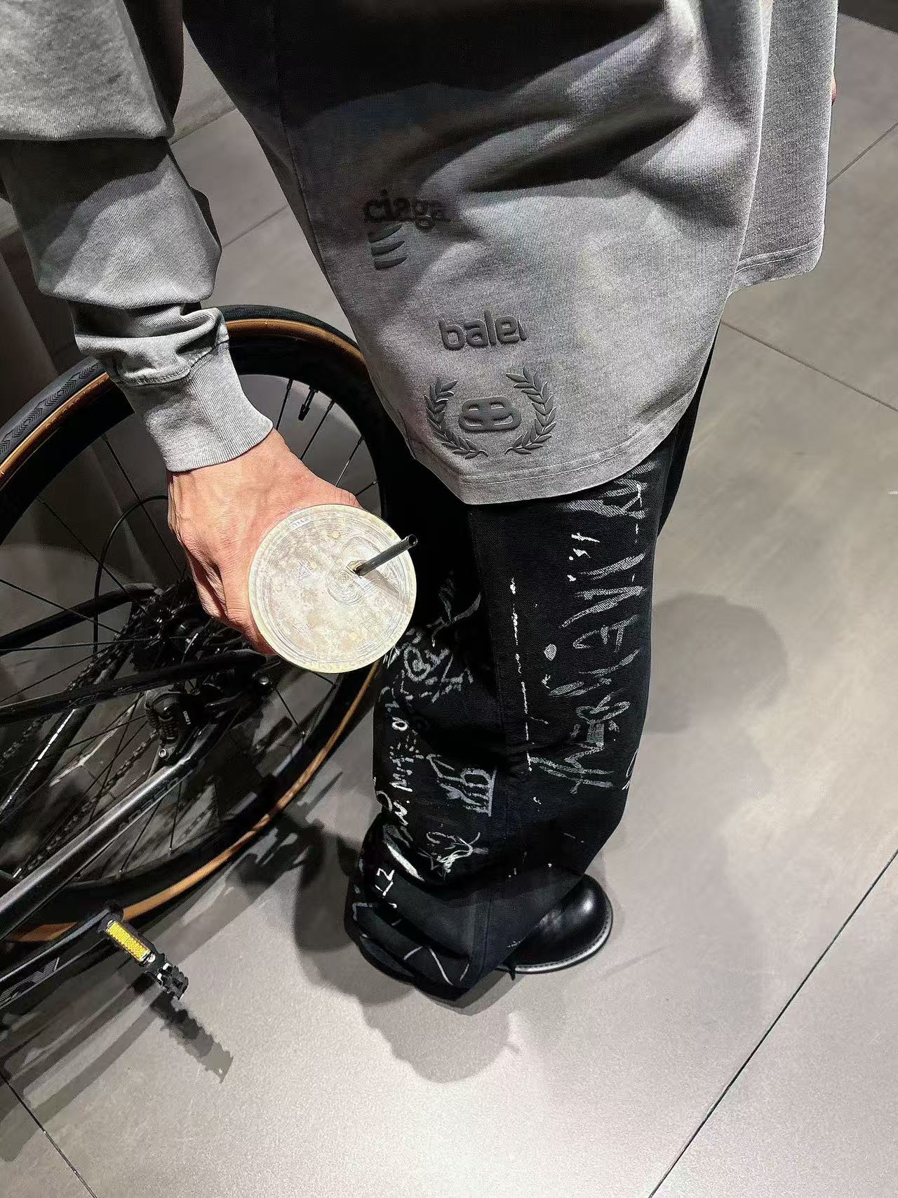 2025秋季新款 巴黎世家 手绘定制标休闲长袖 【over size宽松版型】 定制300g高支100%