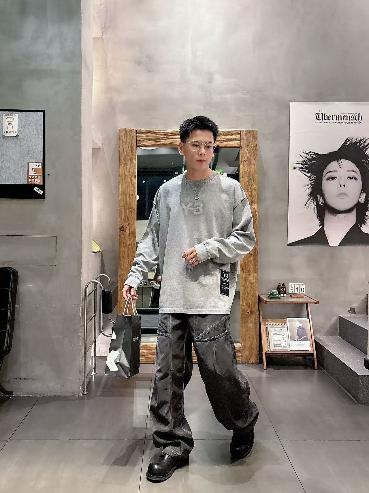 NO:541275,2025 autumn new Y-3 hand-painted custom-made logo casual long sleeves [over size loose version] Customized 300g high-strength cotton fabric with fine craftsmanship, comfortable and casual versatile color wash black gray Size: S-2XL (model upper body size, M size effect), alexander wang198609092025秋季新款 Y-3 手绘定制标休闲长袖【over size宽松版型】 定制300g高支纯棉面料 工艺精细 舒适休闲百搭 颜色洗水黑 灰色 尺码: S-2XL (模特上身码数 M码的效果),,alexander wang,Men's clothing