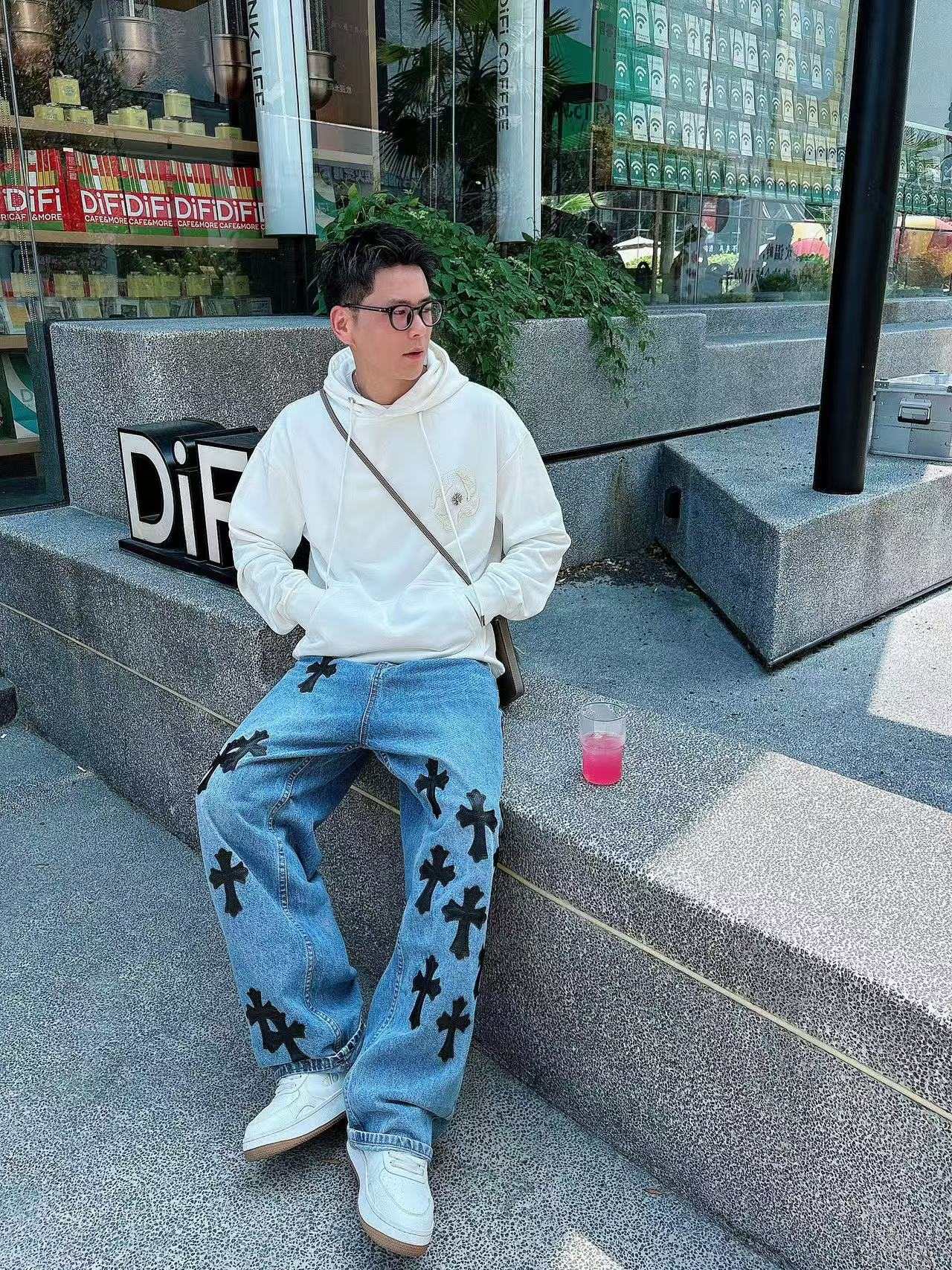 NO:570934,Chrome Hearts 25 autumn and winter series sweatshirt 400g terry fabric Classic hand-painted concave and convex craft Customized logo Very comfortable to the touch Super versatile and good-looking sweatshirt Size S-4XL Color black and white, chrome hearts, hoodie, sweatshirts, alexander wang19860909克罗心 25秋冬系列卫衣 400克毛圈面料 经典手绘凹凸工艺 定制标 手感非常舒服 超级百搭好看的一款卫衣 衣服 码数S-4XL 颜色黑白,,chrome hearts,hoodie,sweatshirts,alexander wang,Men's clothing