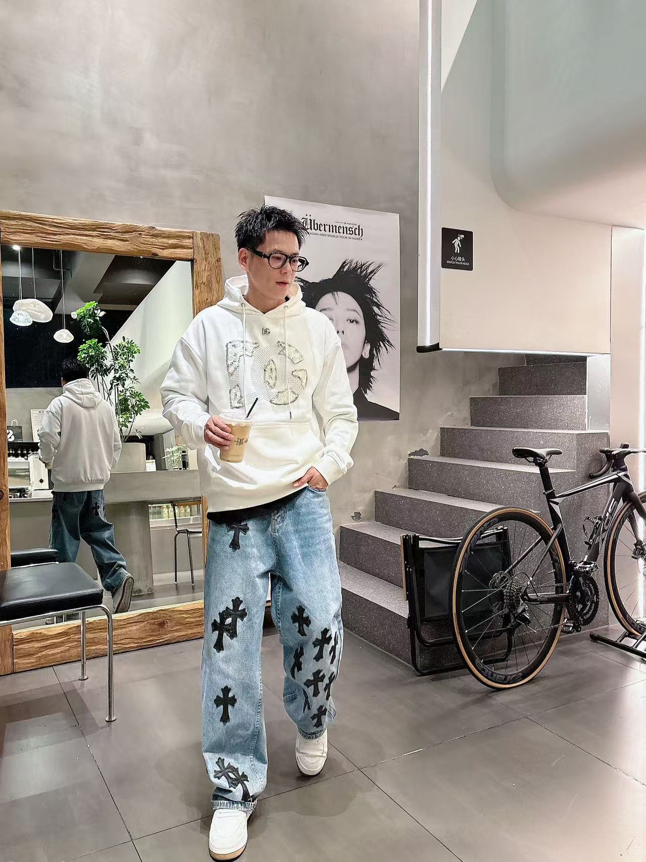 NO:570940,DG 25 autumn and winter series sweatshirt 400 grams terry fabric classic hand-painted concave and convex craftsmanship custom logo feels very comfortable super versatile and good-looking sweatshirt size S-4XL color black and white, hoodie, sweatshirts, alexander wang19860909DG 25秋冬系列卫衣 400克毛圈面料 经典手绘凹凸工艺 定制标 手感非常舒服 超级百搭好看的一款卫衣 衣服 码数S-4XL 颜色黑白,,hoodie,sweatshirts,alexander wang,Men's clothing