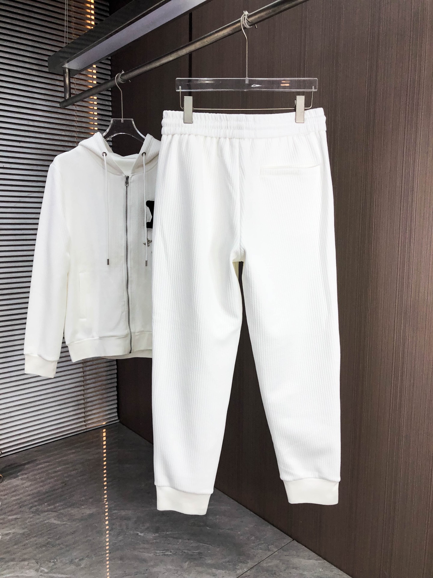 LV*（套装可分开）𝟐5𝐬s 秋冬新款 时尚休闲套装 品牌经典LOGO ，舒适度极好，手触感强烈。辨识度