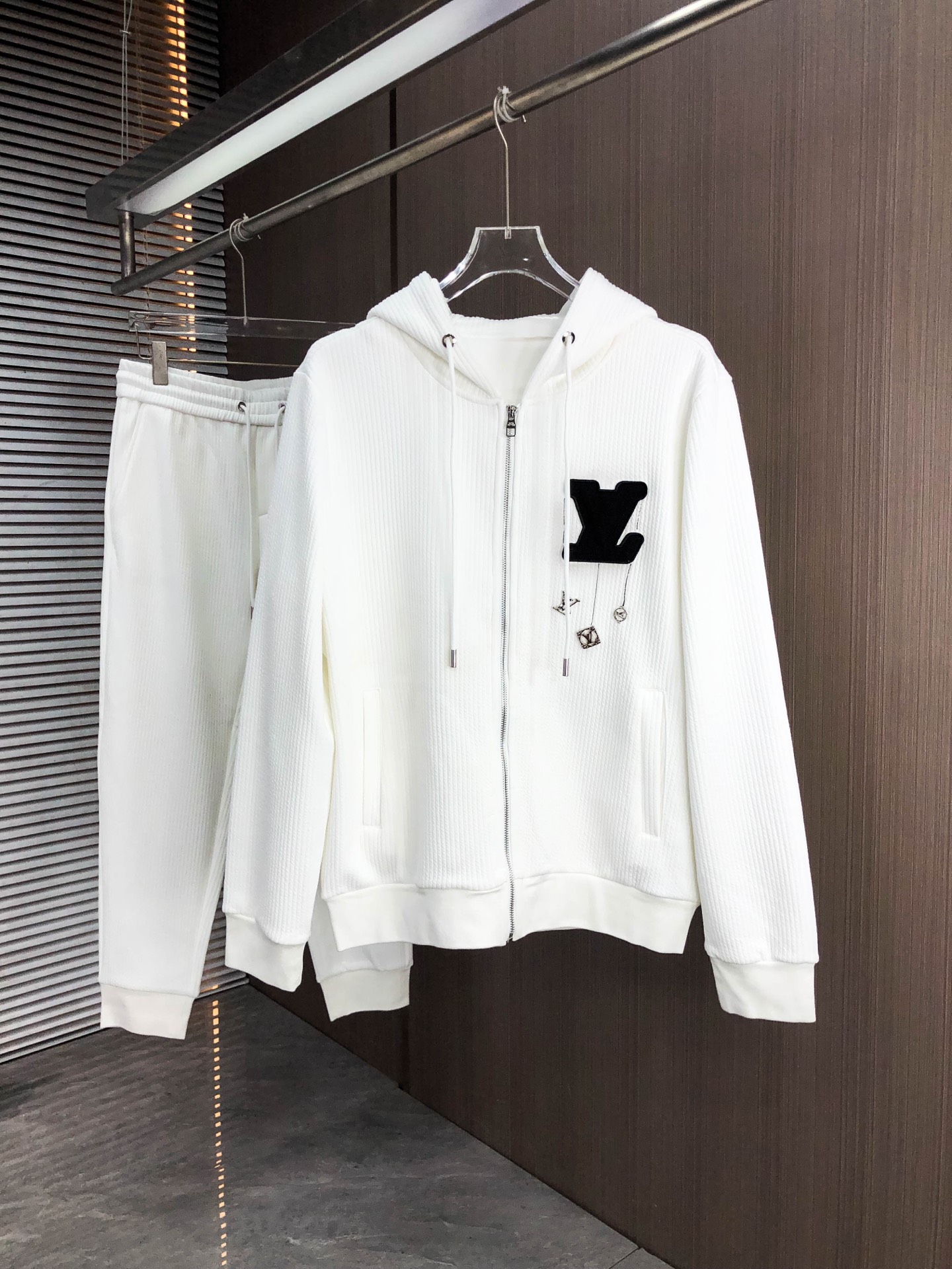 LV*（套装可分开）𝟐5𝐬s 秋冬新款 时尚休闲套装 品牌经典LOGO ，舒适度极好，手触感强烈。辨识度