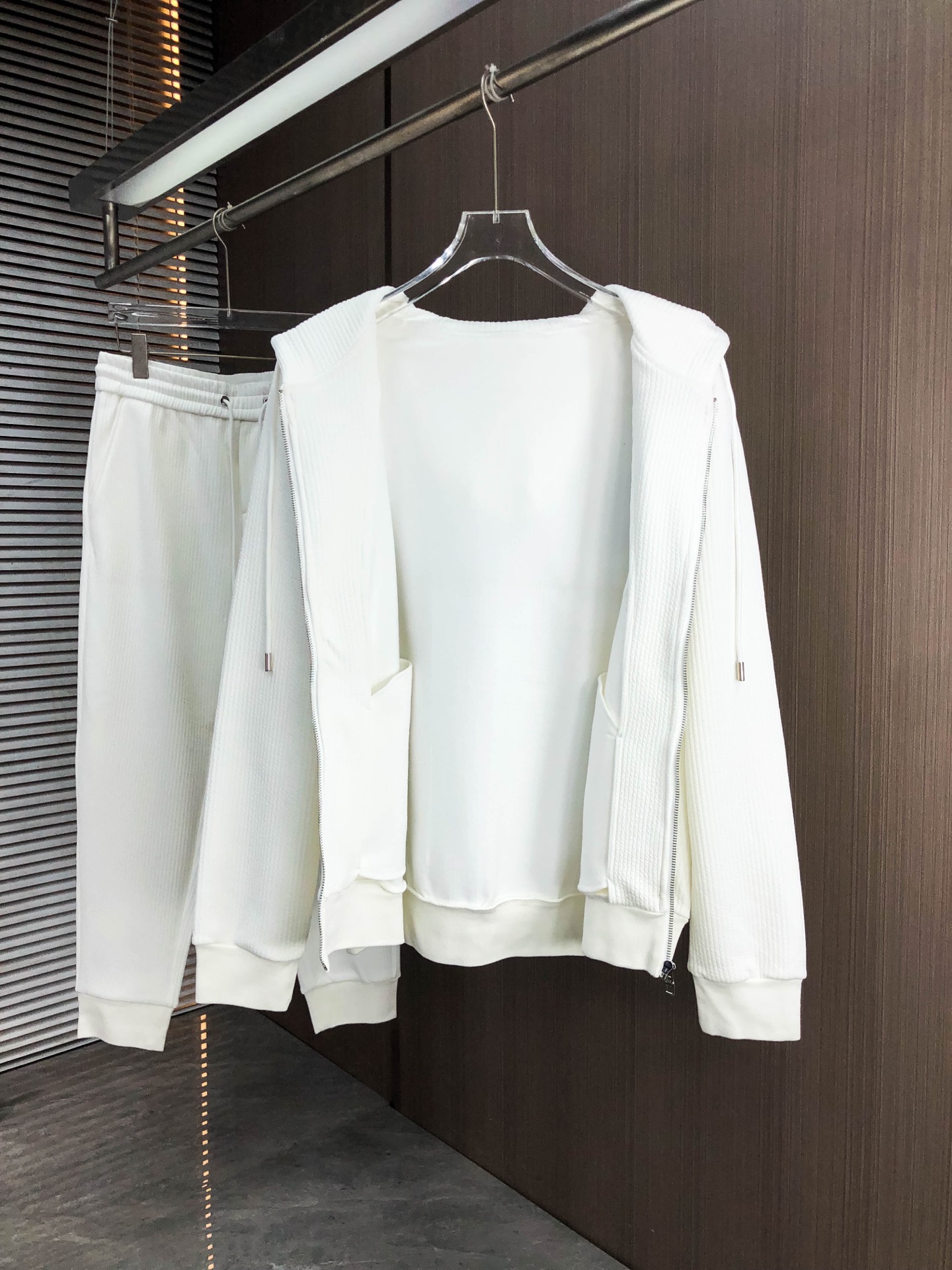 LV*（套装可分开）𝟐5𝐬s 秋冬新款 时尚休闲套装 品牌经典LOGO ，舒适度极好，手触感强烈。辨识度