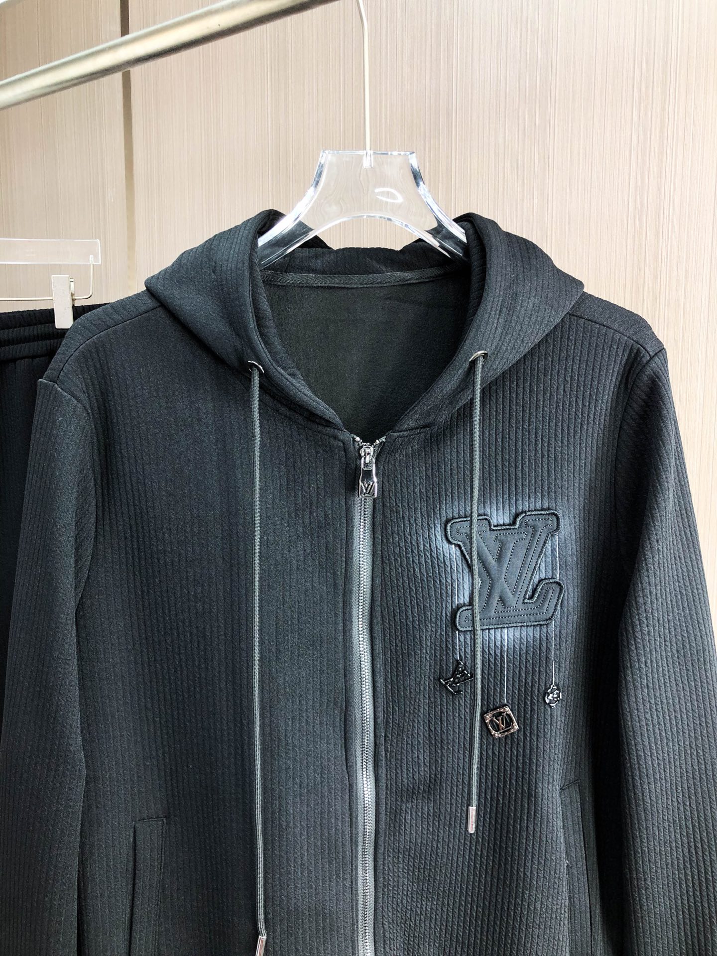 LV*（套装可分开）𝟐5𝐬s 秋冬新款 时尚休闲套装 品牌经典LOGO ，舒适度极好，手触感强烈。辨识度