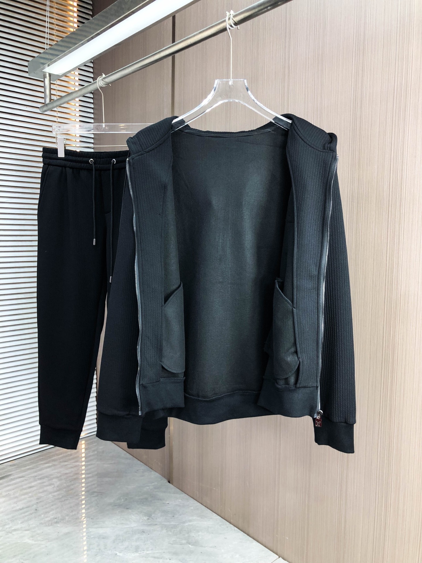 LV*（套装可分开）𝟐5𝐬s 秋冬新款 时尚休闲套装 品牌经典LOGO ，舒适度极好，手触感强烈。辨识度